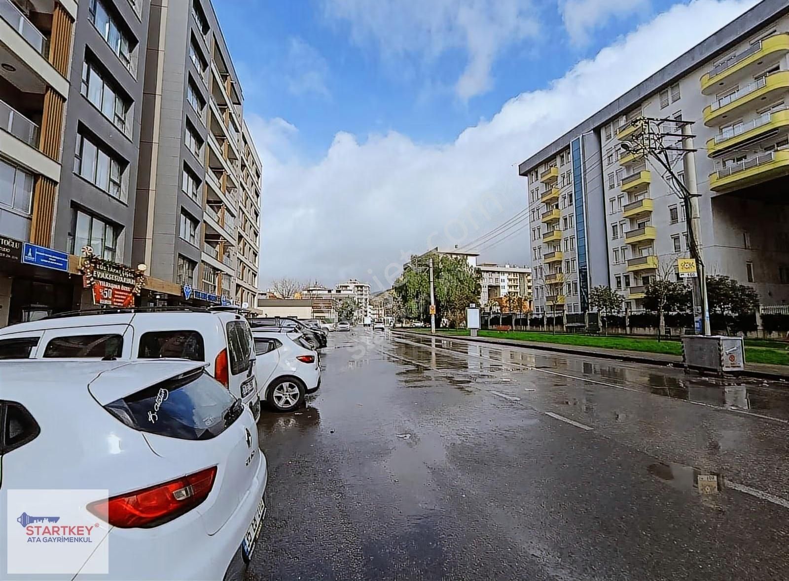 Karşıyaka Örnekköy'de Lavida Park Evlerinde Kiralık 3+1 Daire - Görsel 2