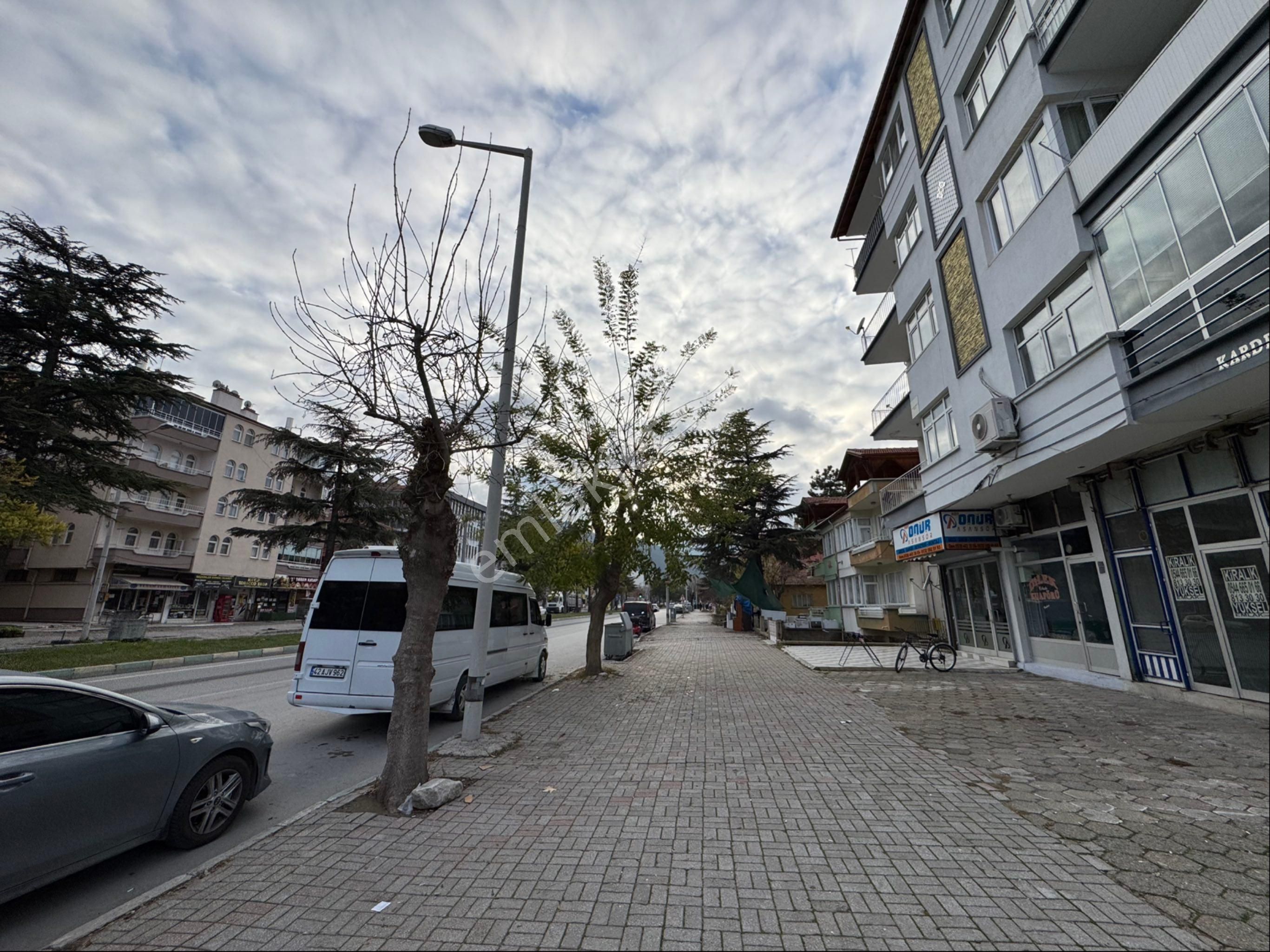 A-k Emlaktan İstasyon Mah Cadde Cephe 2+1 Kombili Mantolu Kiralı - Görsel 3