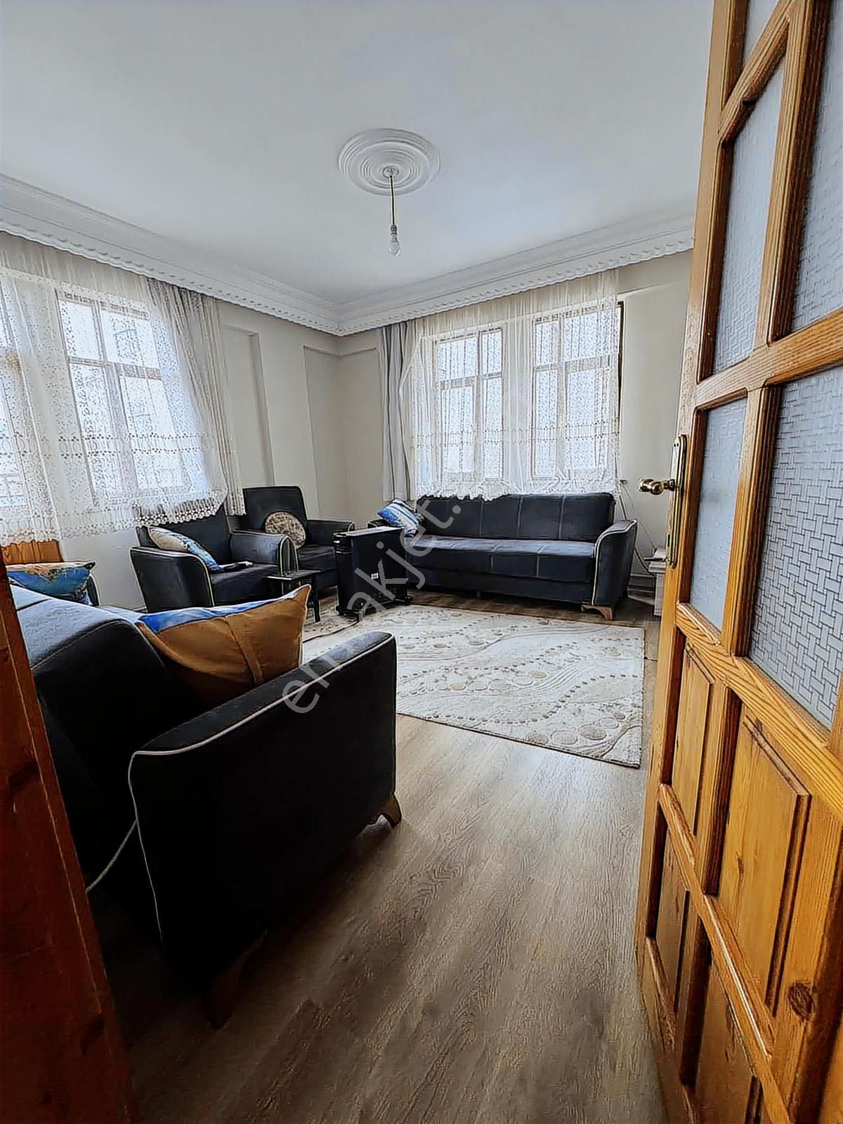 Özgür Emlaktan Üç Cehpe Açık 3+1 Daire - Görsel 9