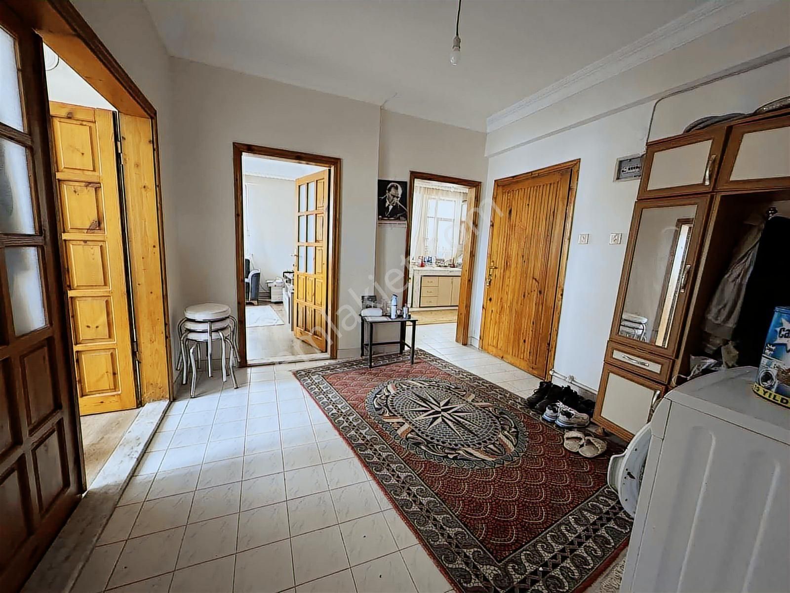 Özgür Emlaktan Üç Cehpe Açık 3+1 Daire - Görsel 12