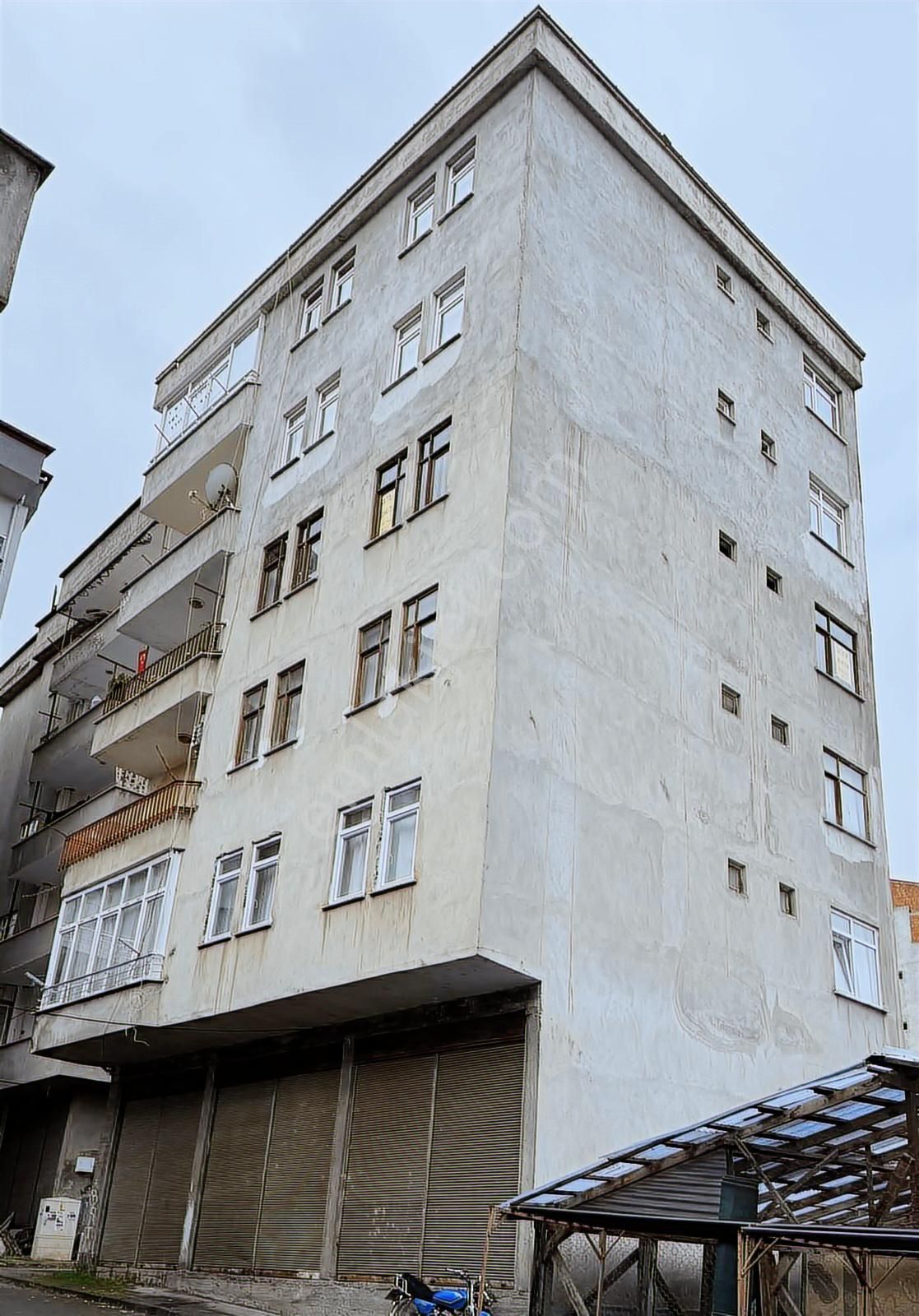 Özgür Emlaktan Üç Cehpe Açık 3+1 Daire - Görsel 14