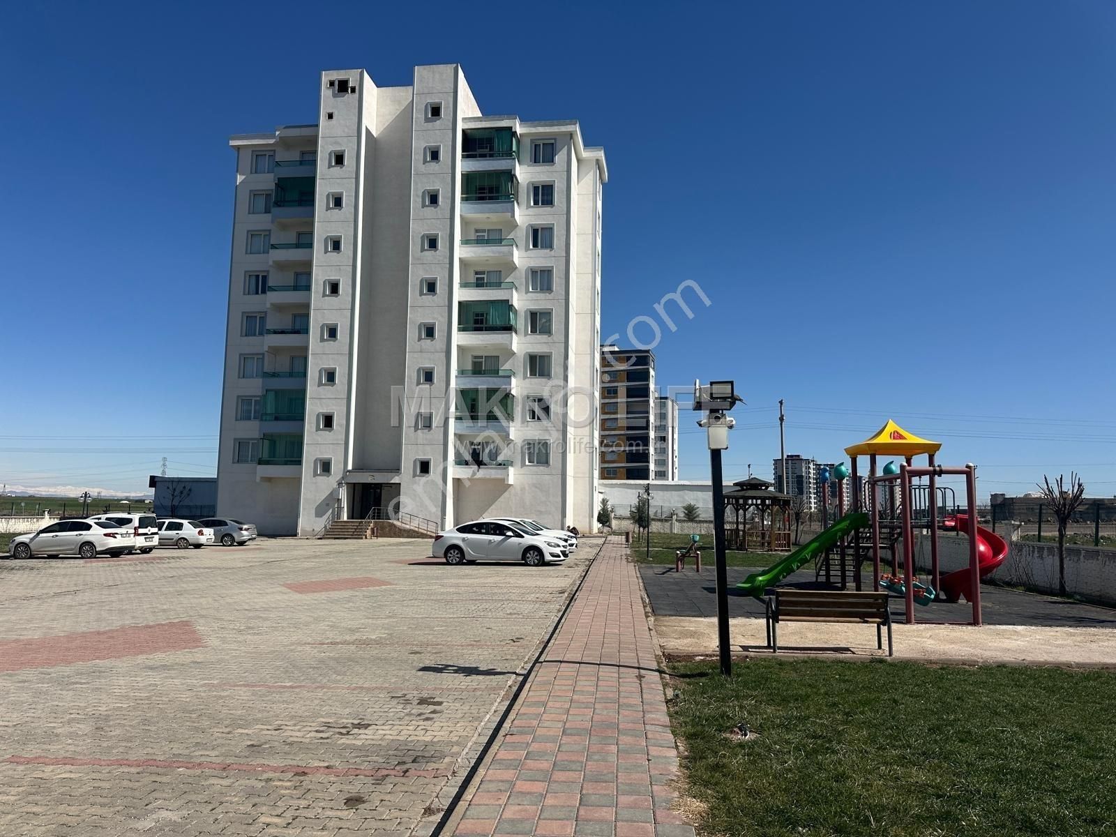 Üçkuyularda 2 Bloklu Sitede Satılık Fırsat 2+1 Daire