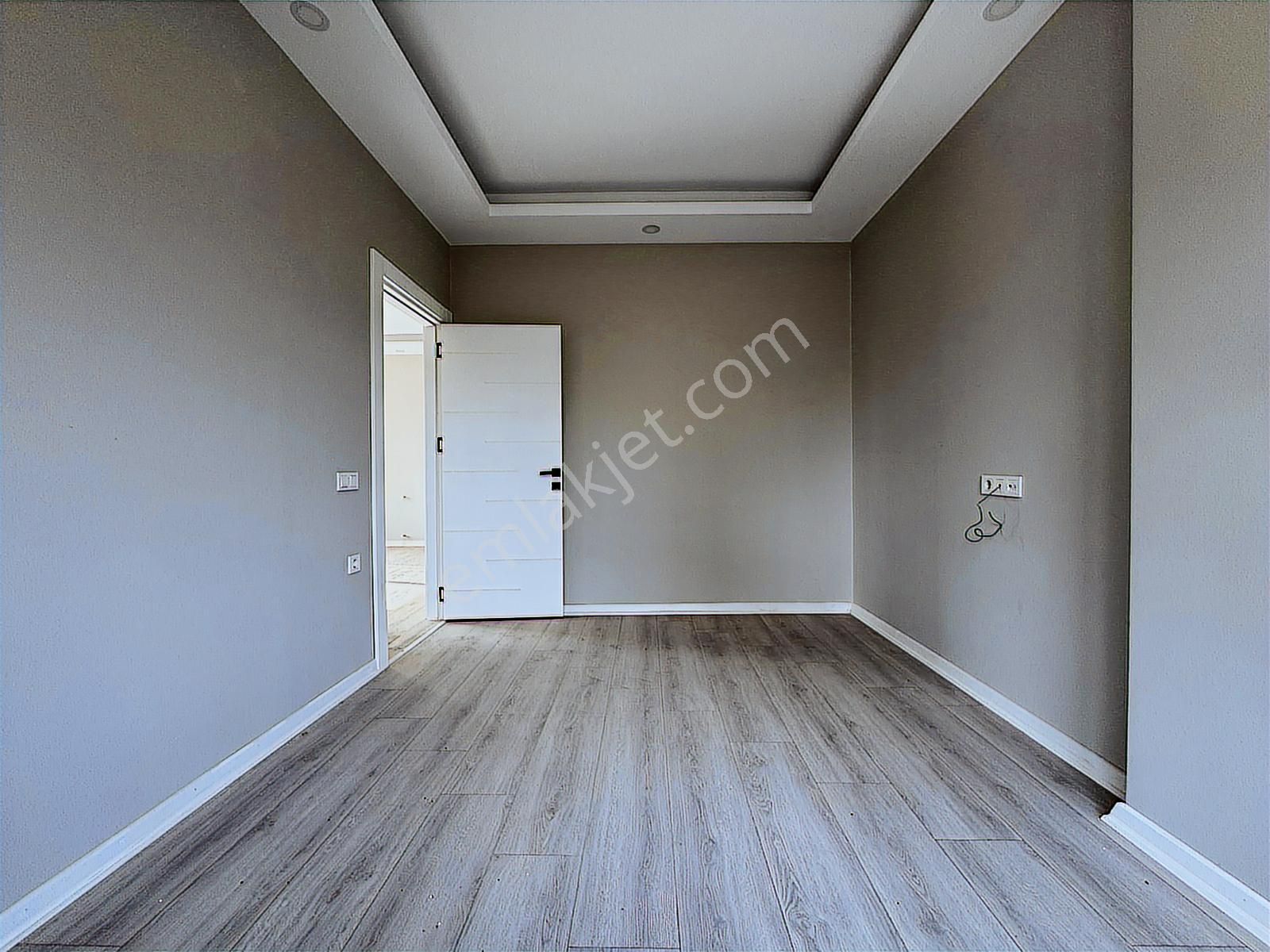 Uğur Kurtulmuş'tan Kapalı Otoparklı Sitede Satılık 2+1 Daire - Görsel 14