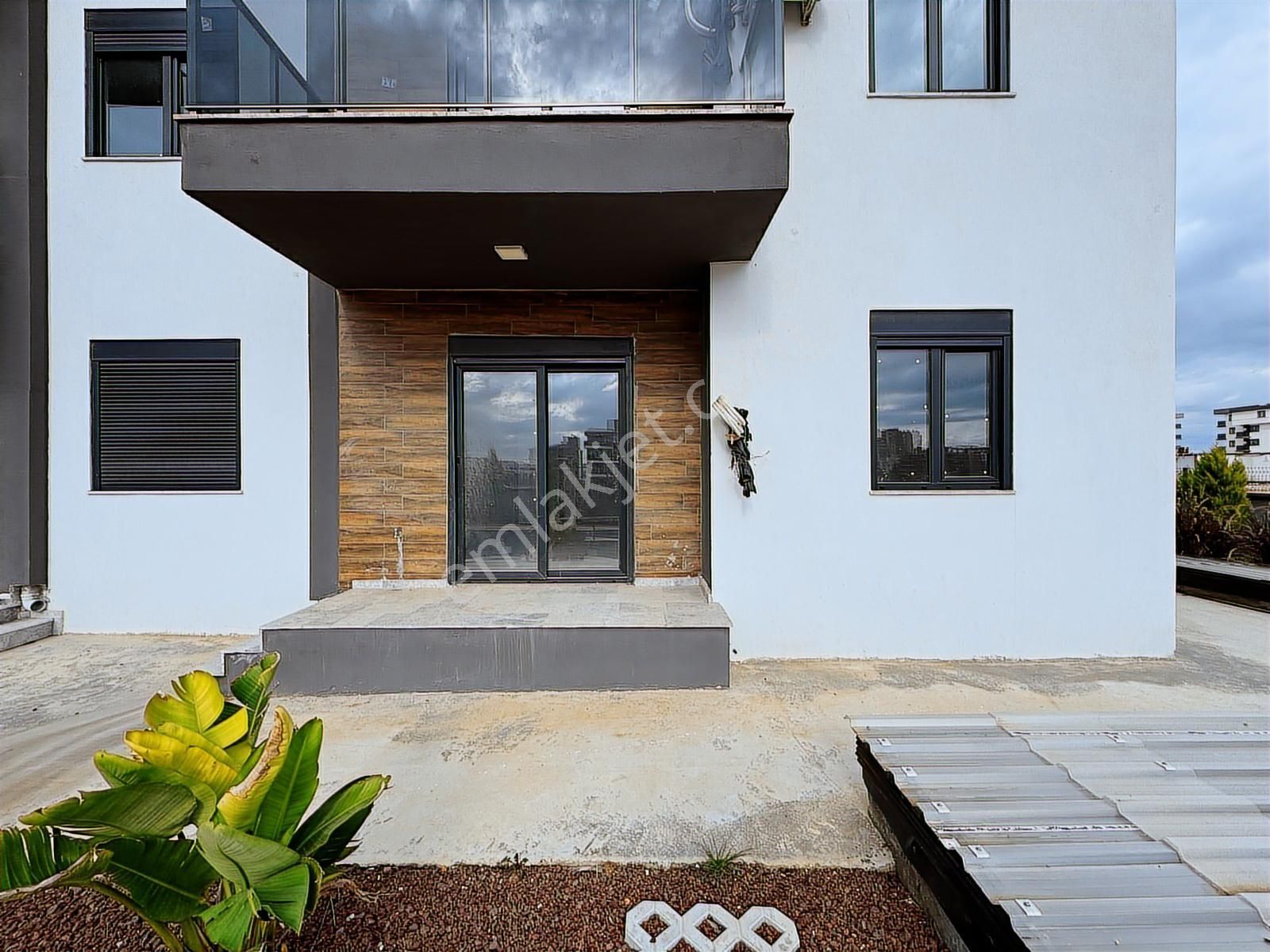 Uğur Kurtulmuş'tan Kapalı Otoparklı Sitede Satılık 2+1 Daire - Görsel 21