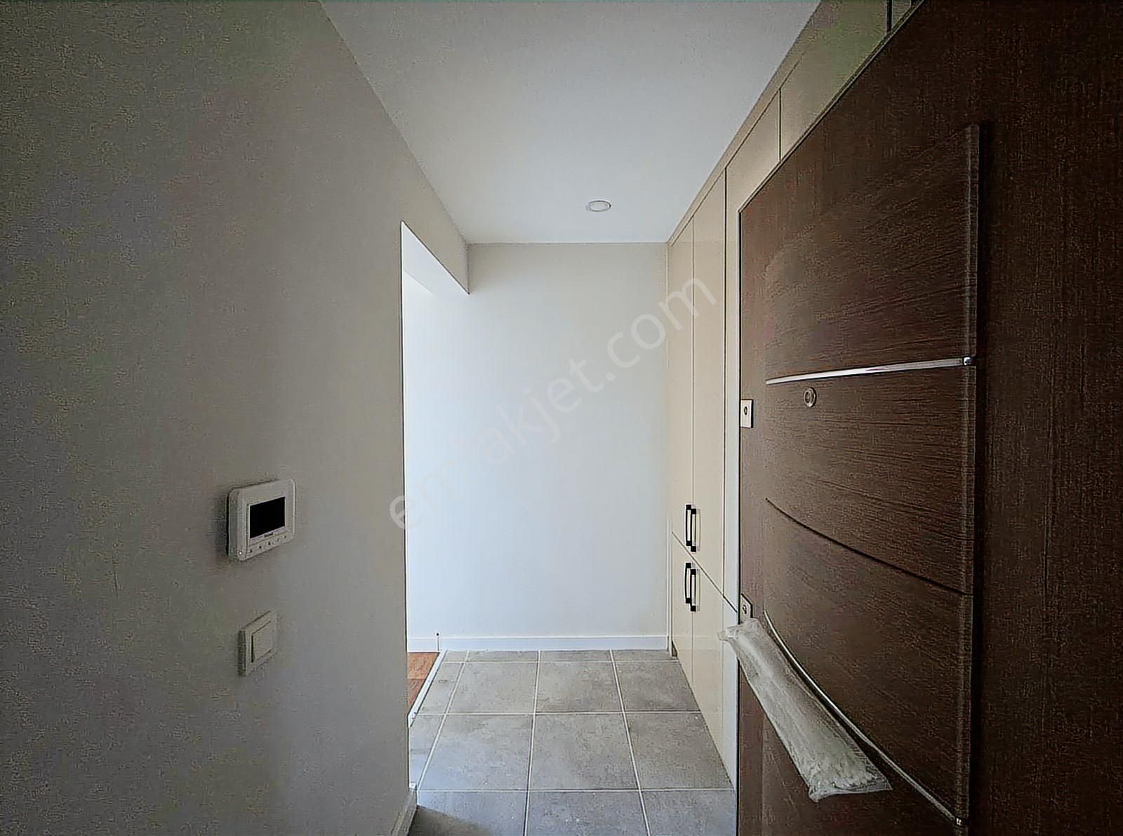 Uğur Kurtulmuş'tan 40 Lık Yol Üzerinde Kiralık 1+1 Arakat Daire - Görsel 17