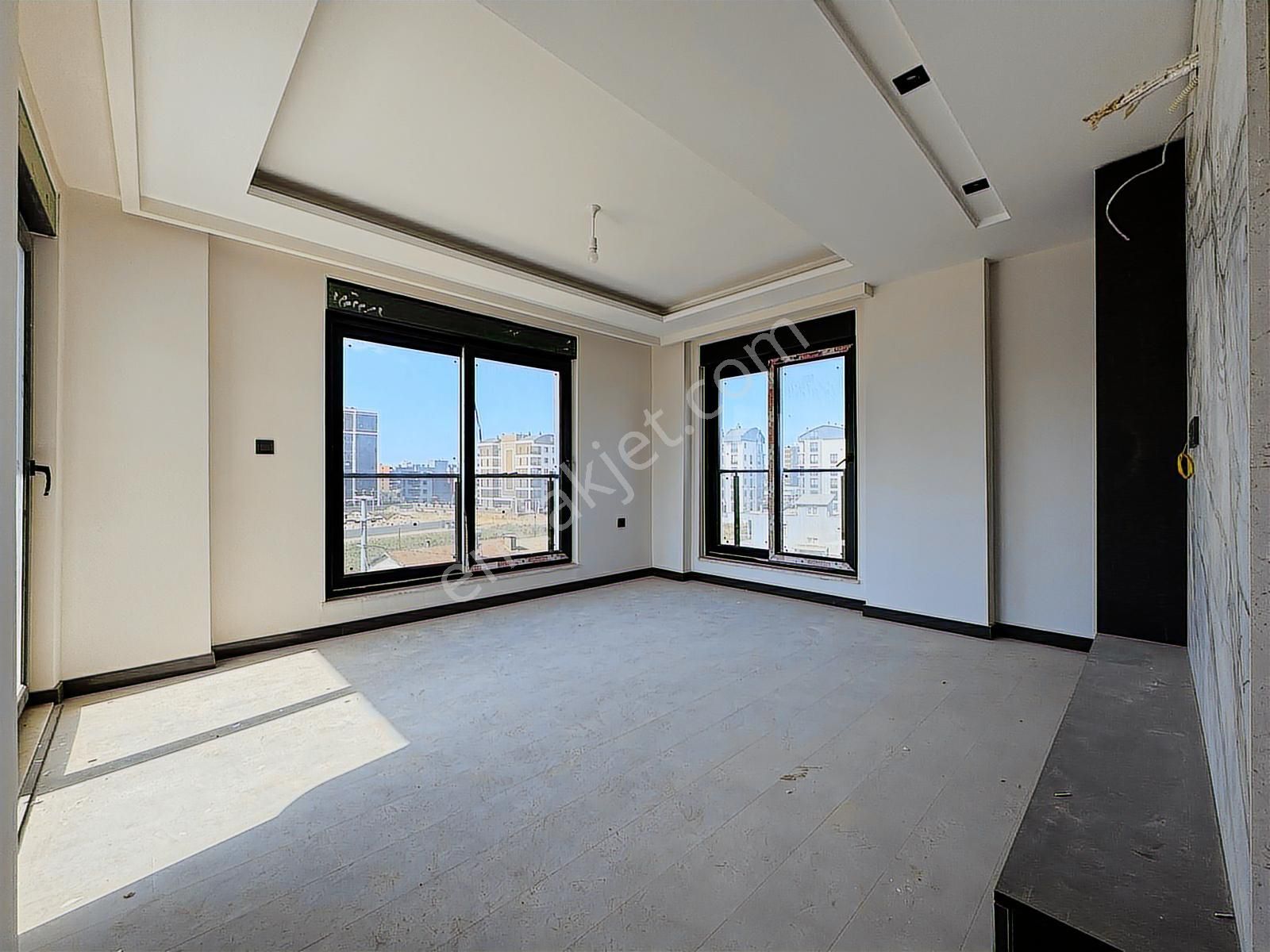 Uğur Kurtulmuş'tan Oturuma Hazır Satılık 1+1 Daire - Görsel 12