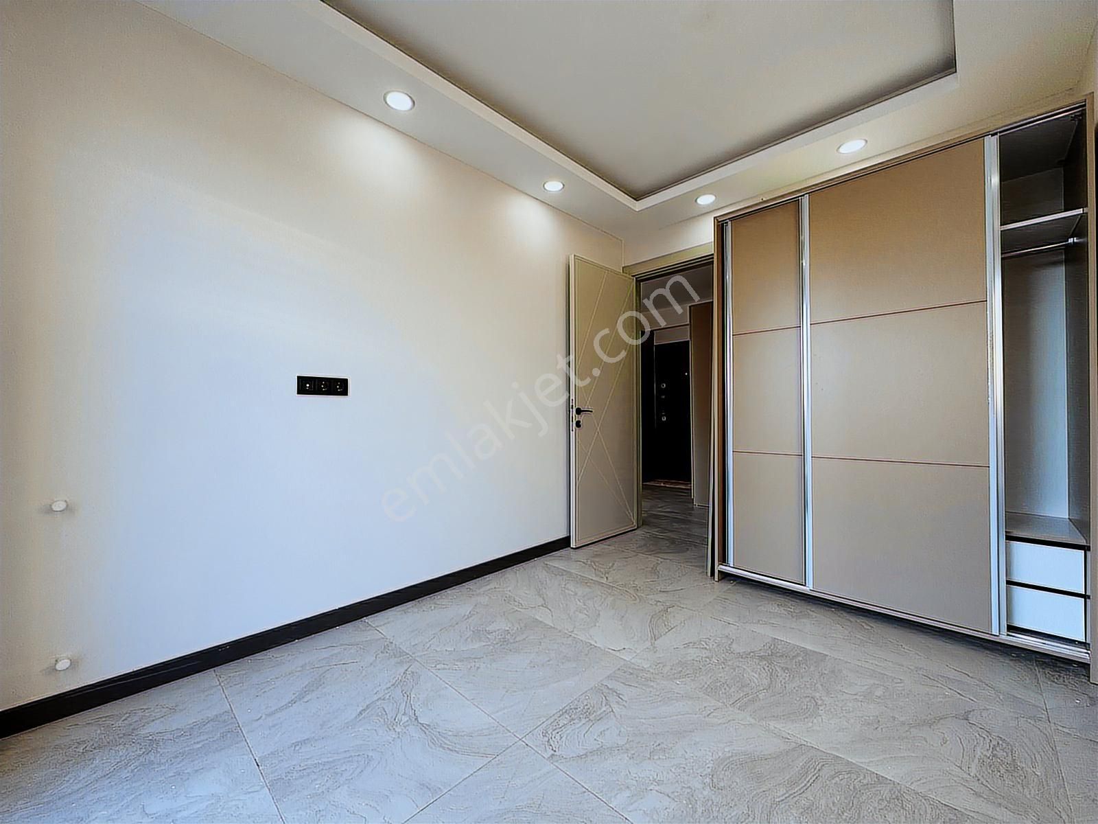 Uğur Kurtulmuş'tan Kapalı Otoparklı Sitede Yüksek Giriş 1+1 - Görsel 15