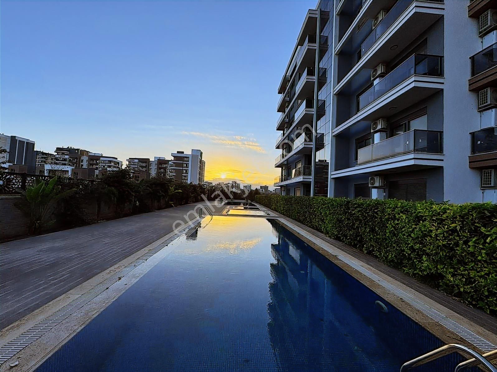 Uğur Kurtulmuş'tan Rüzgar Luxury 3'te 1+1 Bahçe Katı