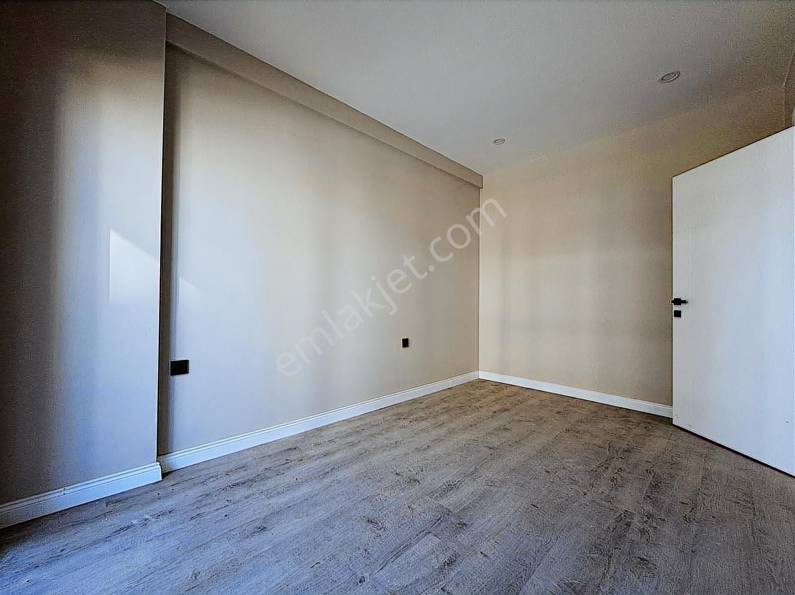 Uğur Kurtulmuş'tan 40 Lık Yol Yakını Kiralık 1+1 Arakat Daire - Görsel 3