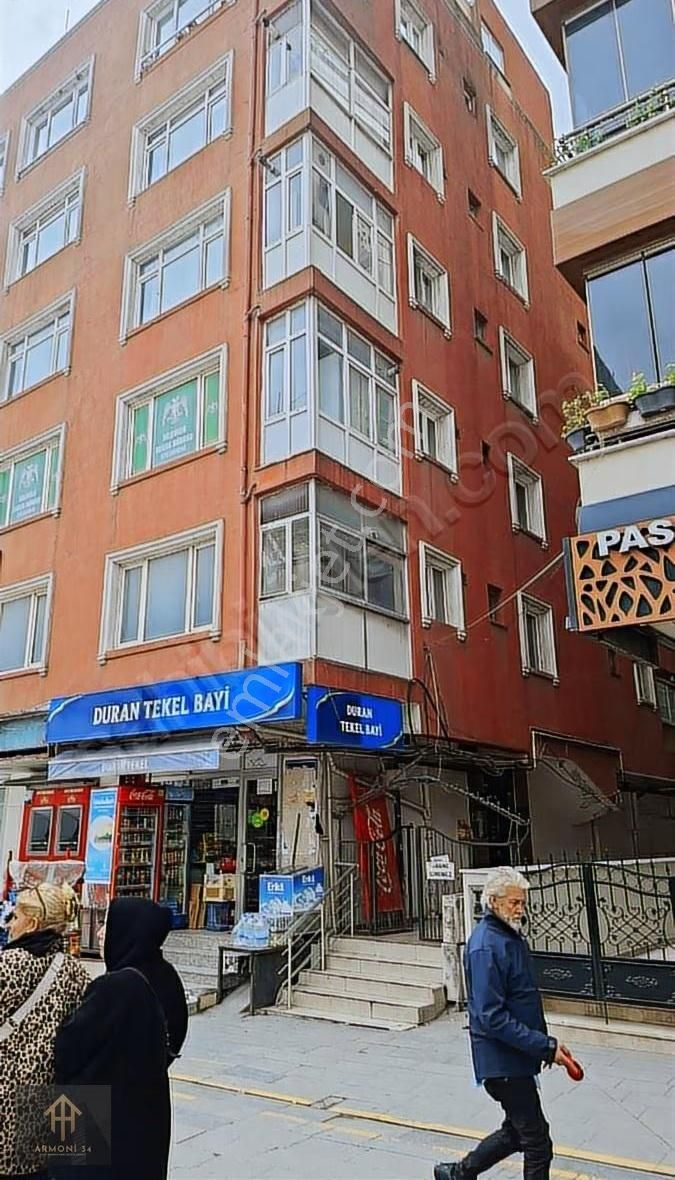 Cen.metrobüsün Dibinde Asansörlü 2+1 Daire