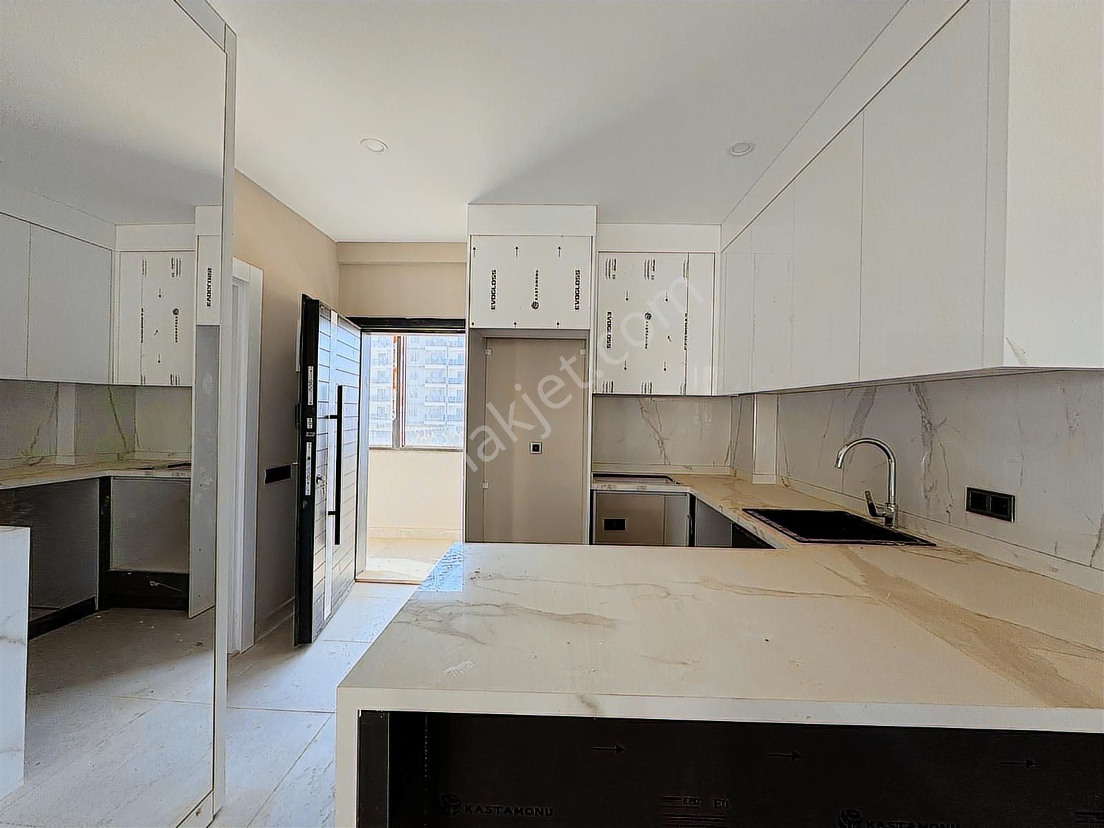 Uğur Kurtulmuş'tan Oturuma Hazır Sitede Satılık 1+1 Arakat Daire - Görsel 15