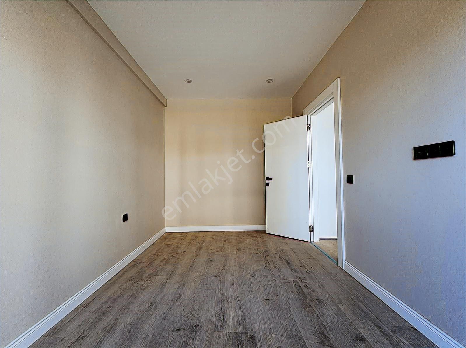 Uğur Kurtulmuş'tan Oturuma Hazır Sitede Satılık 1+1 Arakat Daire - Görsel 20