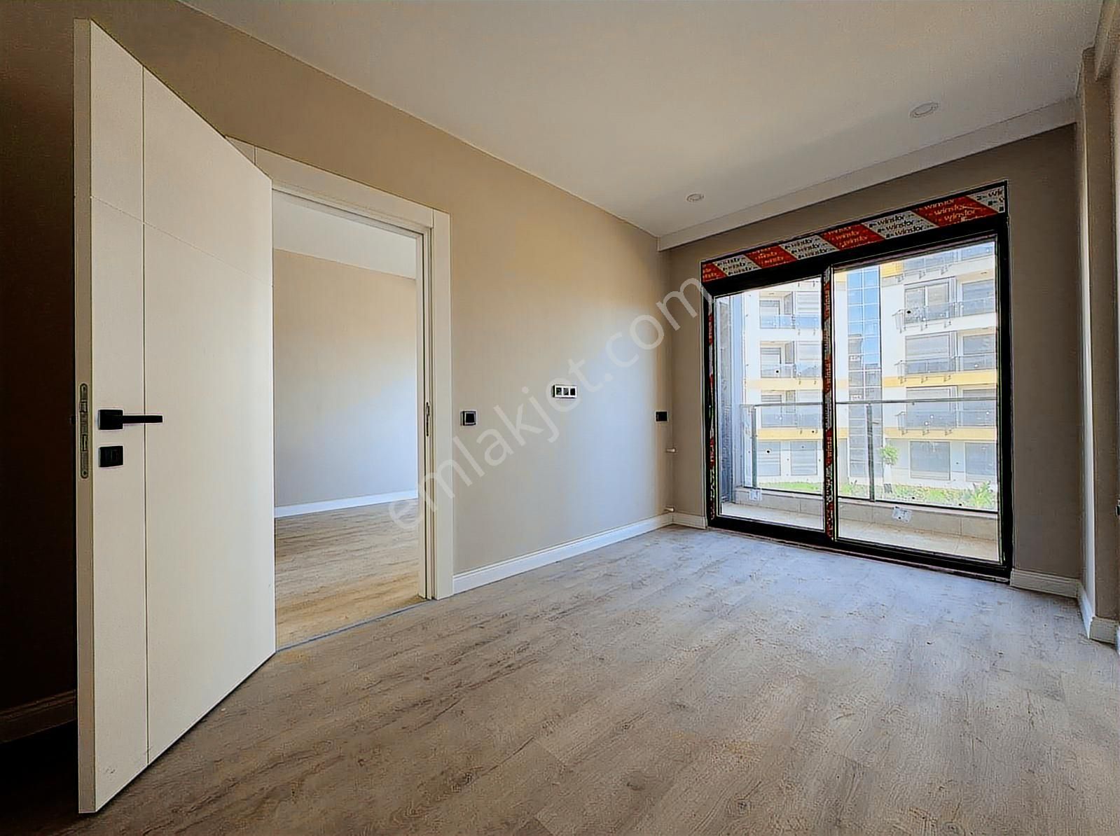 Uğur Kurtulmuş'tan Oturuma Hazır Sitede Satılık 1+1 Arakat Daire - Görsel 17