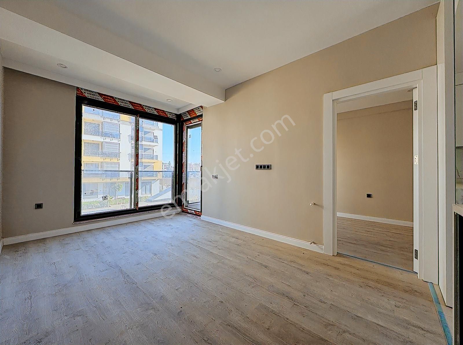 Uğur Kurtulmuş'tan Oturuma Hazır Sitede Satılık 1+1 Arakat Daire - Görsel 5