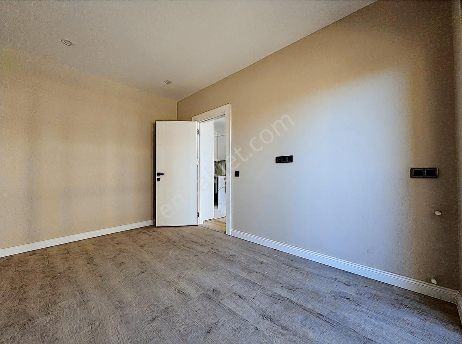 Uğur Kurtulmuş'tan Oturuma Hazır Sitede Satılık 1+1 Arakat Daire - Görsel 18