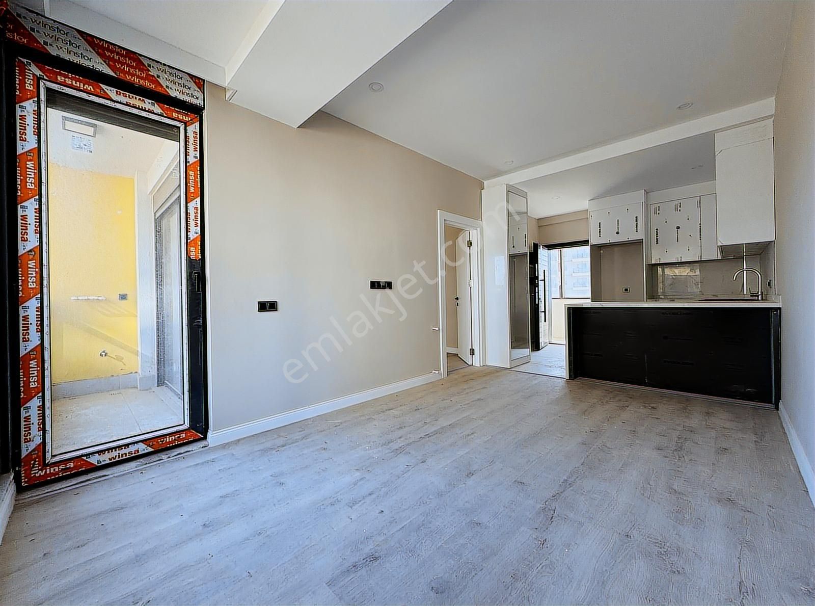 Uğur Kurtulmuş'tan Oturuma Hazır Sitede Satılık 1+1 Arakat Daire - Görsel 8