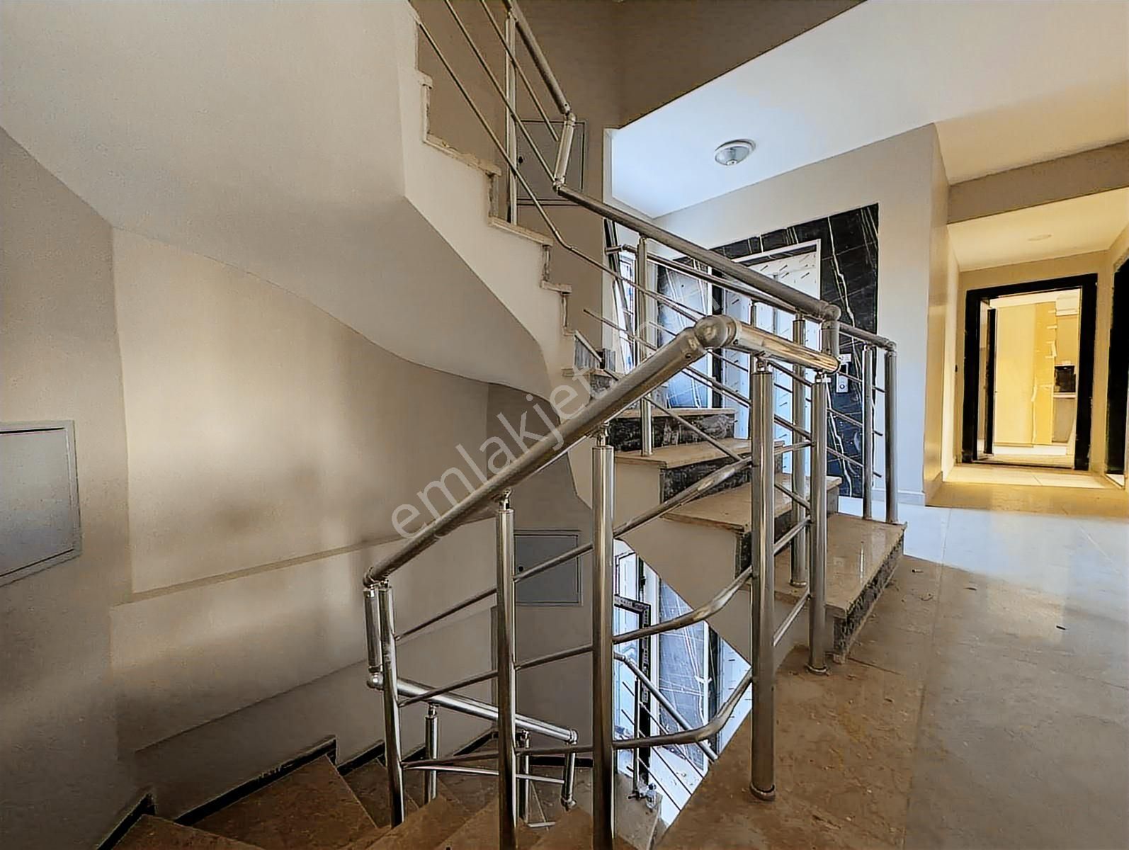 Uğur Kurtulmuş'tan 40'lık Yol Üzerinde Satılık 1+1 Daire - Görsel 5