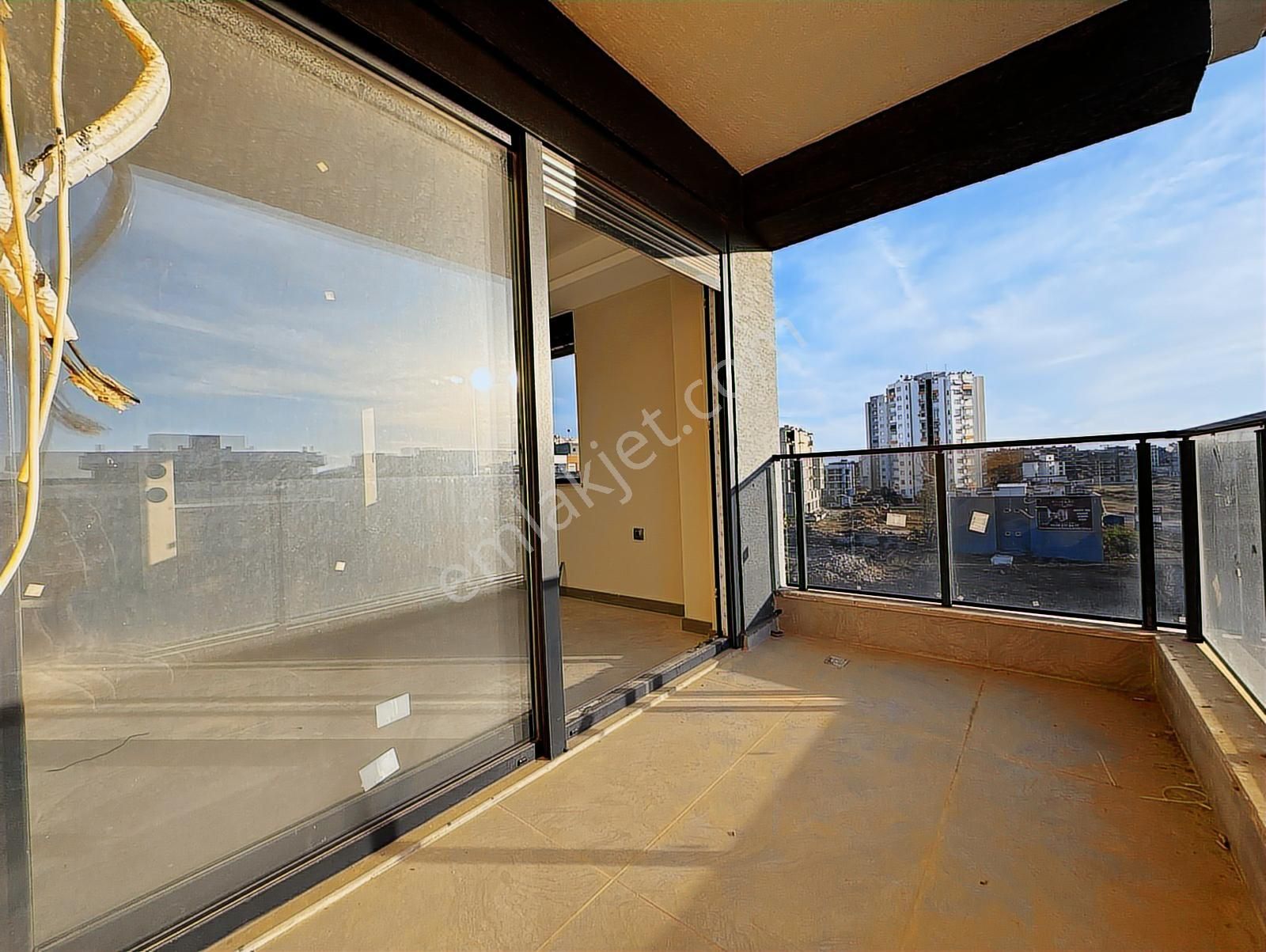 Uğur Kurtulmuş'tan 40'lık Yol Üzerinde Satılık 1+1 Daire - Görsel 8