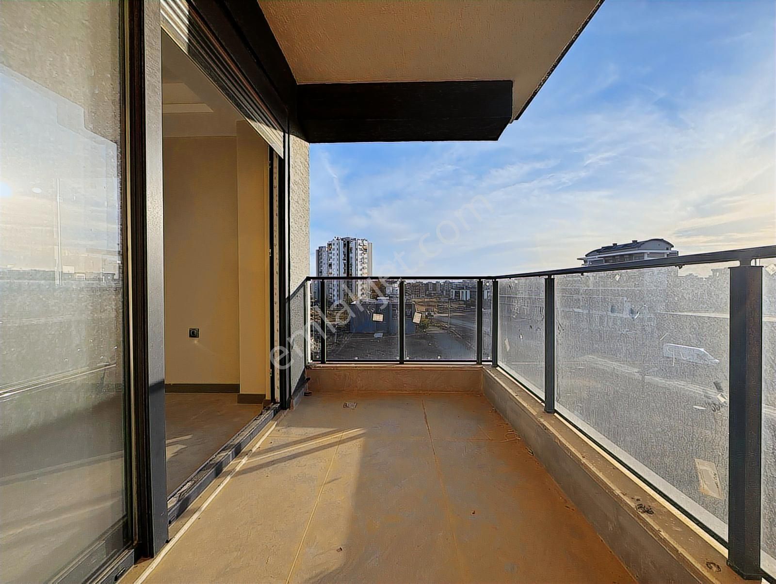 Uğur Kurtulmuş'tan 40'lık Yol Üzerinde Satılık 1+1 Daire - Görsel 15