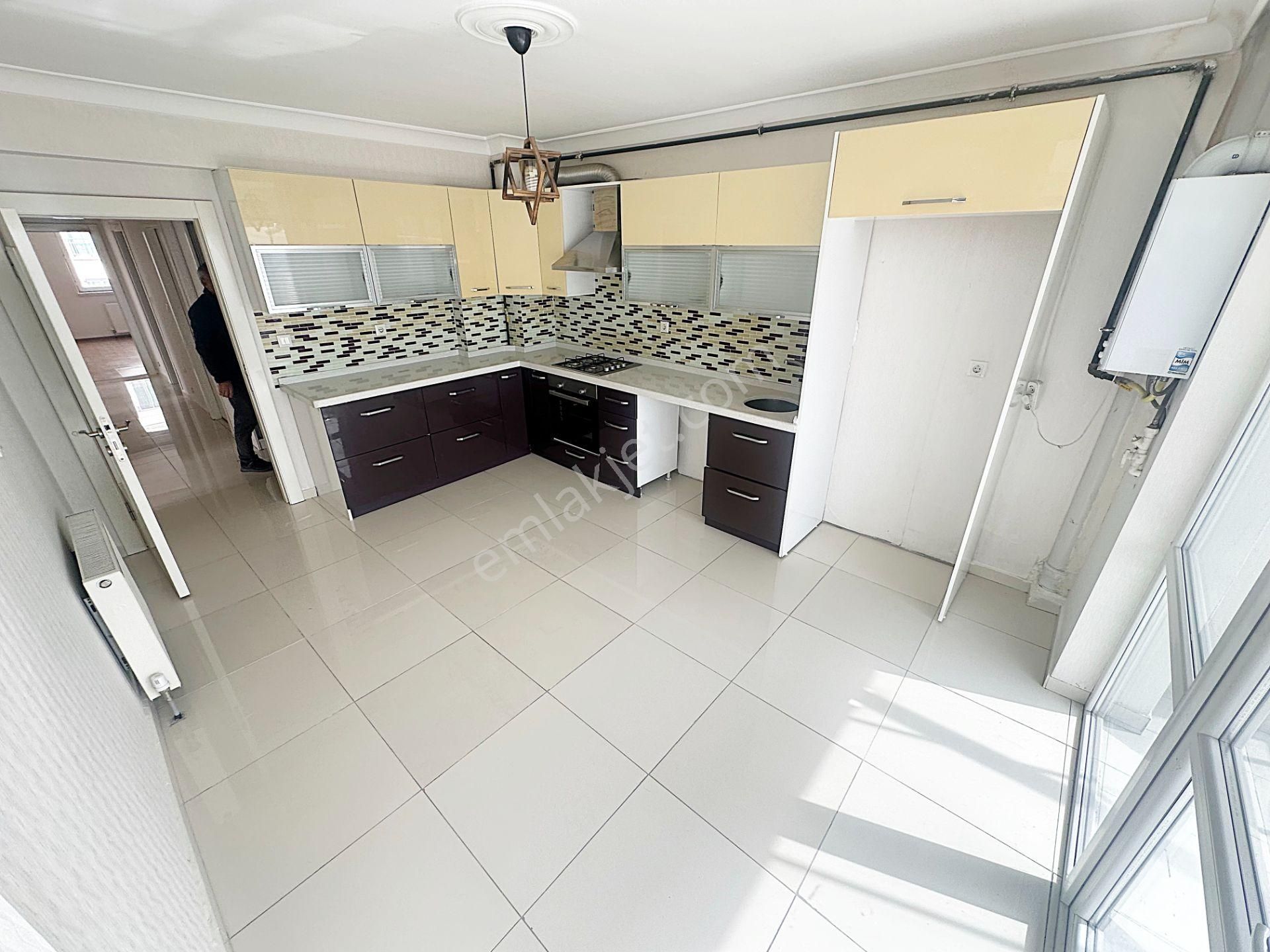 Cihan'dan Ankara Manzarlı Caddelere Paralel 4+1 Kiralık Daire - Görsel 2