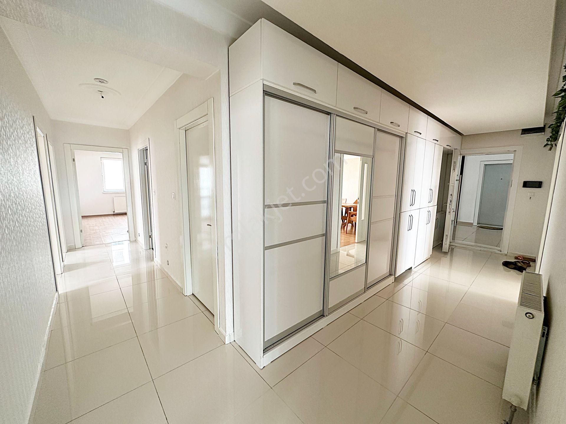 Cihan'dan Ankara Manzarlı Caddelere Paralel 4+1 Kiralık Daire - Görsel 31