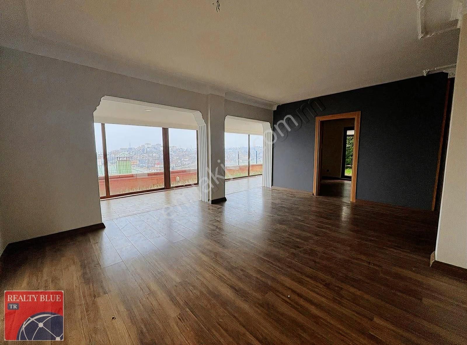 Pendik Lara Teras'ta Kiralık Müstakil Bahçeli Lüks 5+2 Villa - Görsel 21