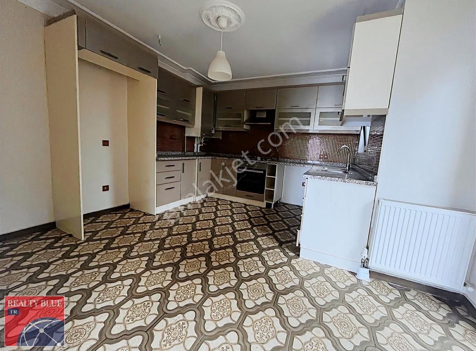 Pendik Lara Teras'ta Kiralık Müstakil Bahçeli Lüks 5+2 Villa - Görsel 19