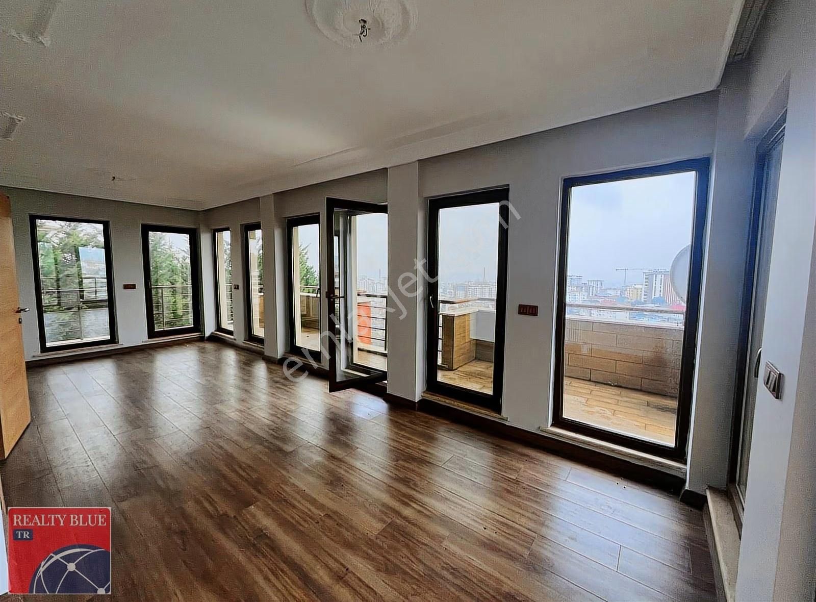Pendik Lara Teras'ta Kiralık Müstakil Bahçeli Lüks 5+2 Villa - Görsel 28