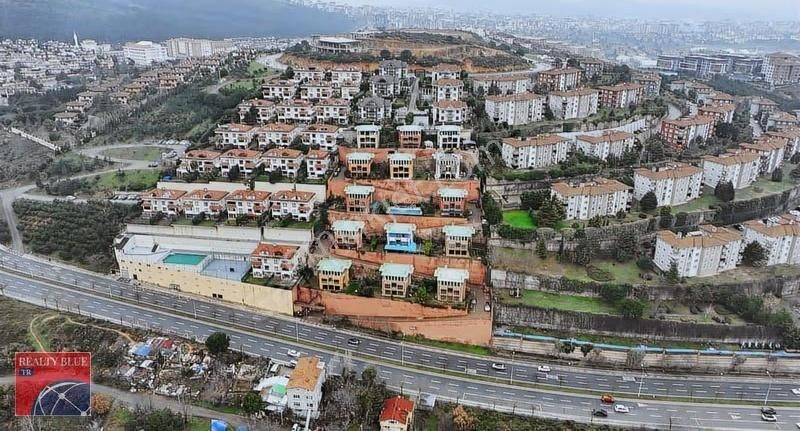 Pendik Lara Teras'ta Kiralık Müstakil Bahçeli Lüks 5+2 Villa - Görsel 11
