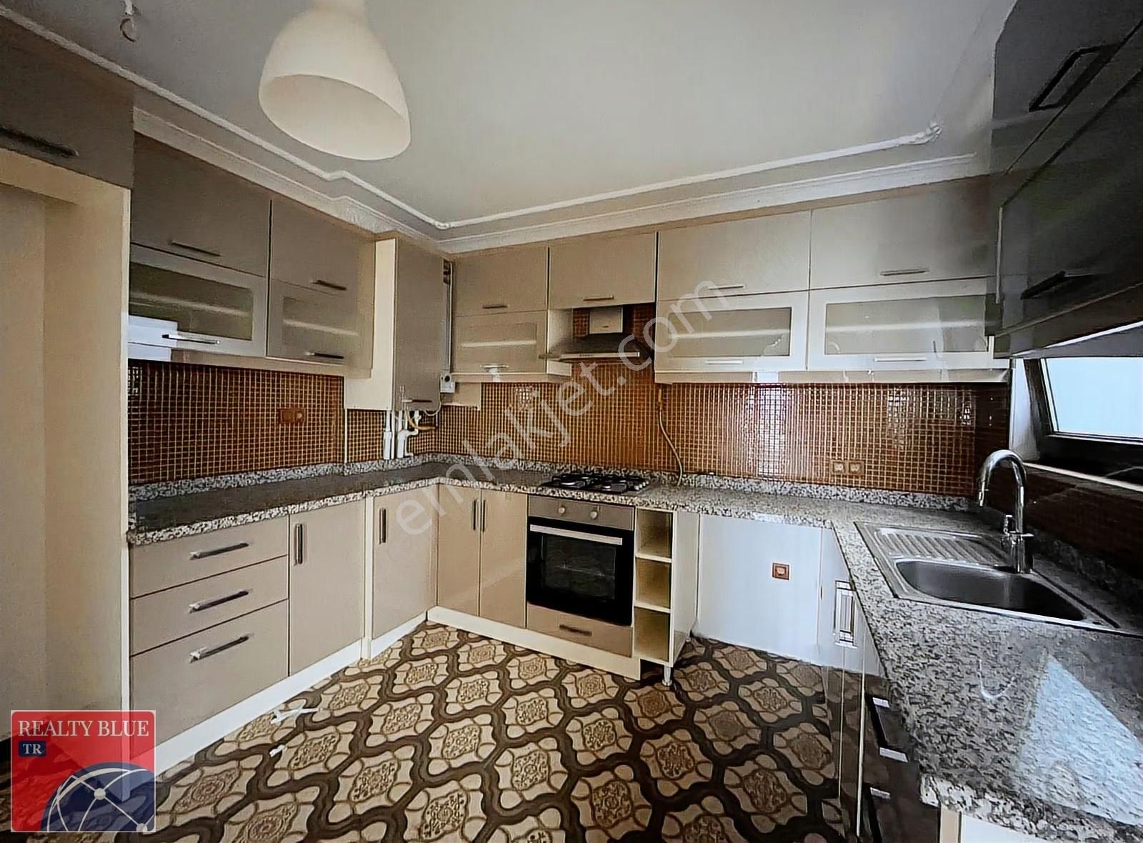 Pendik Lara Teras'ta Kiralık Müstakil Bahçeli Lüks 5+2 Villa - Görsel 35