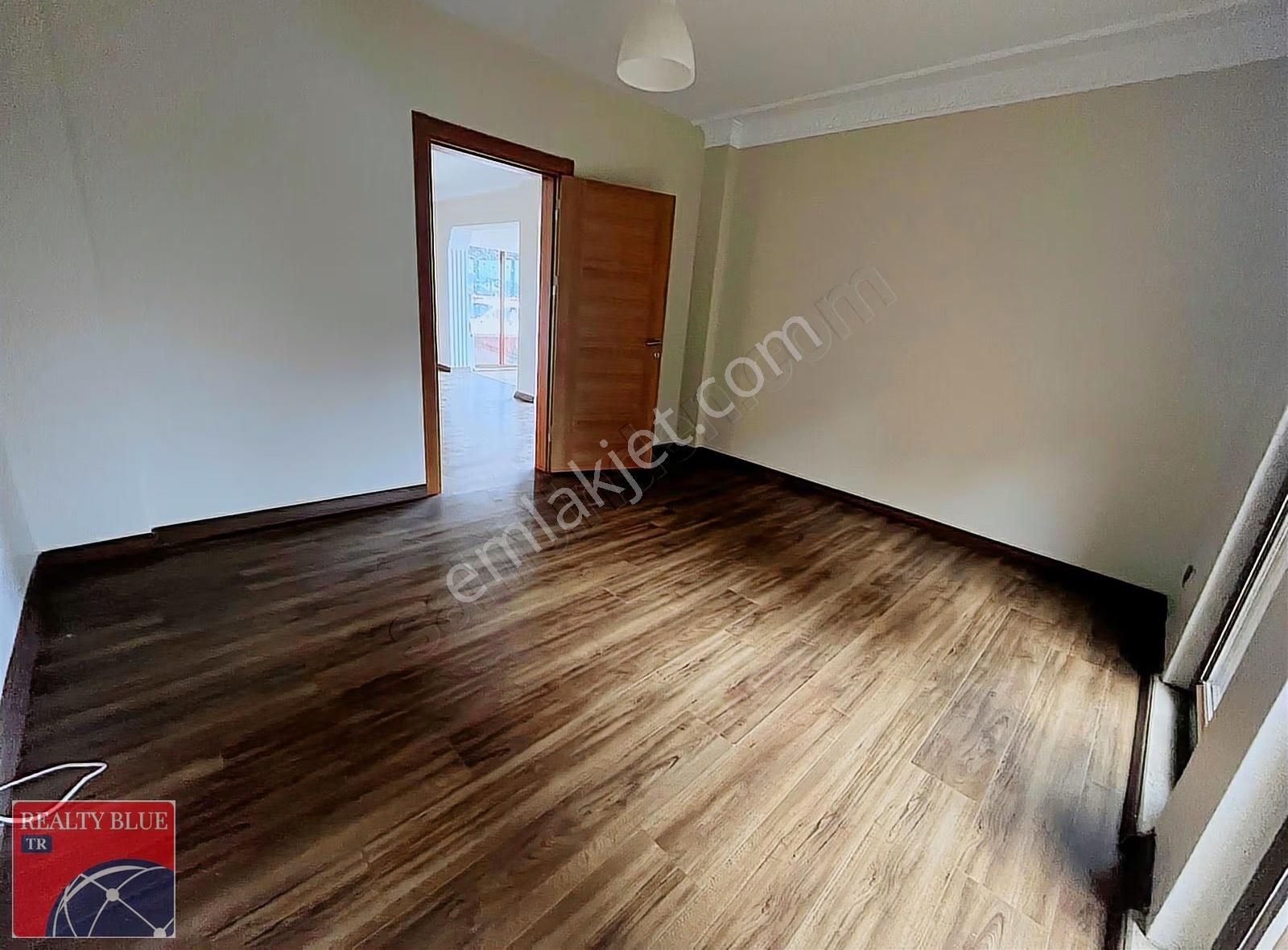Pendik Lara Teras'ta Kiralık Müstakil Bahçeli Lüks 5+2 Villa - Görsel 9
