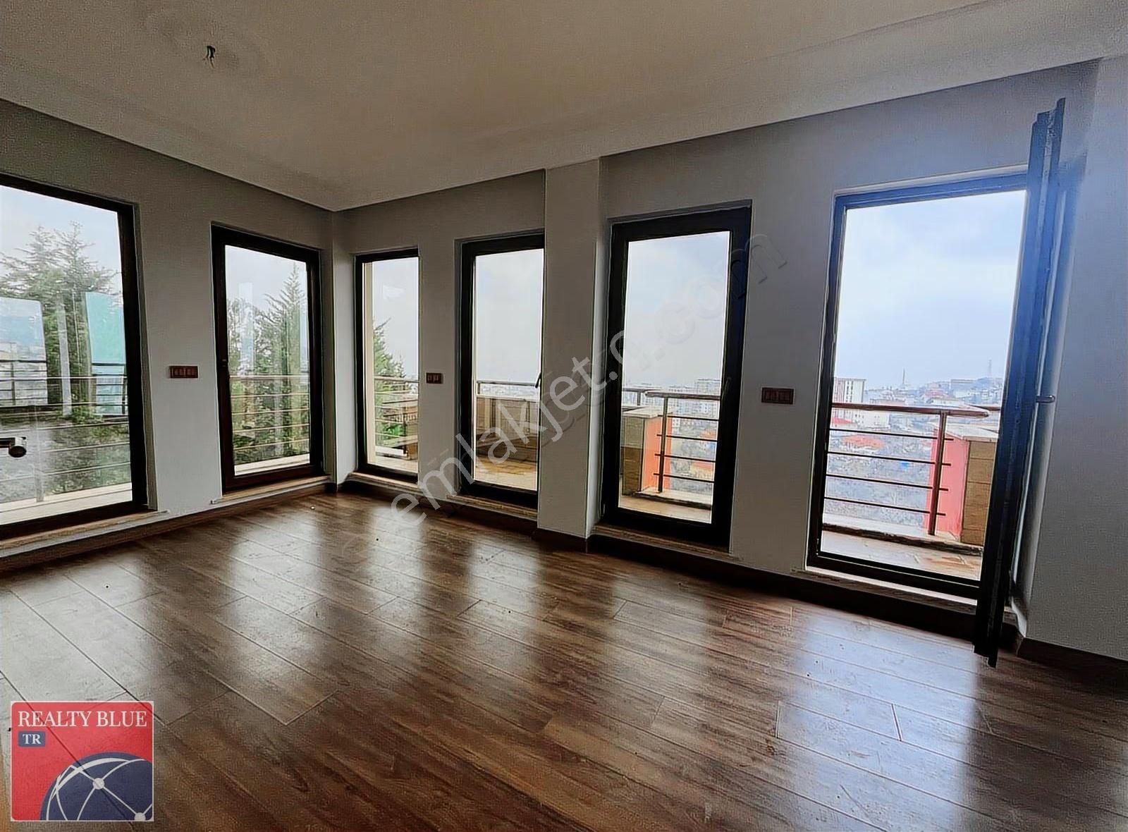 Pendik Lara Teras'ta Kiralık Müstakil Bahçeli Lüks 5+2 Villa - Görsel 15