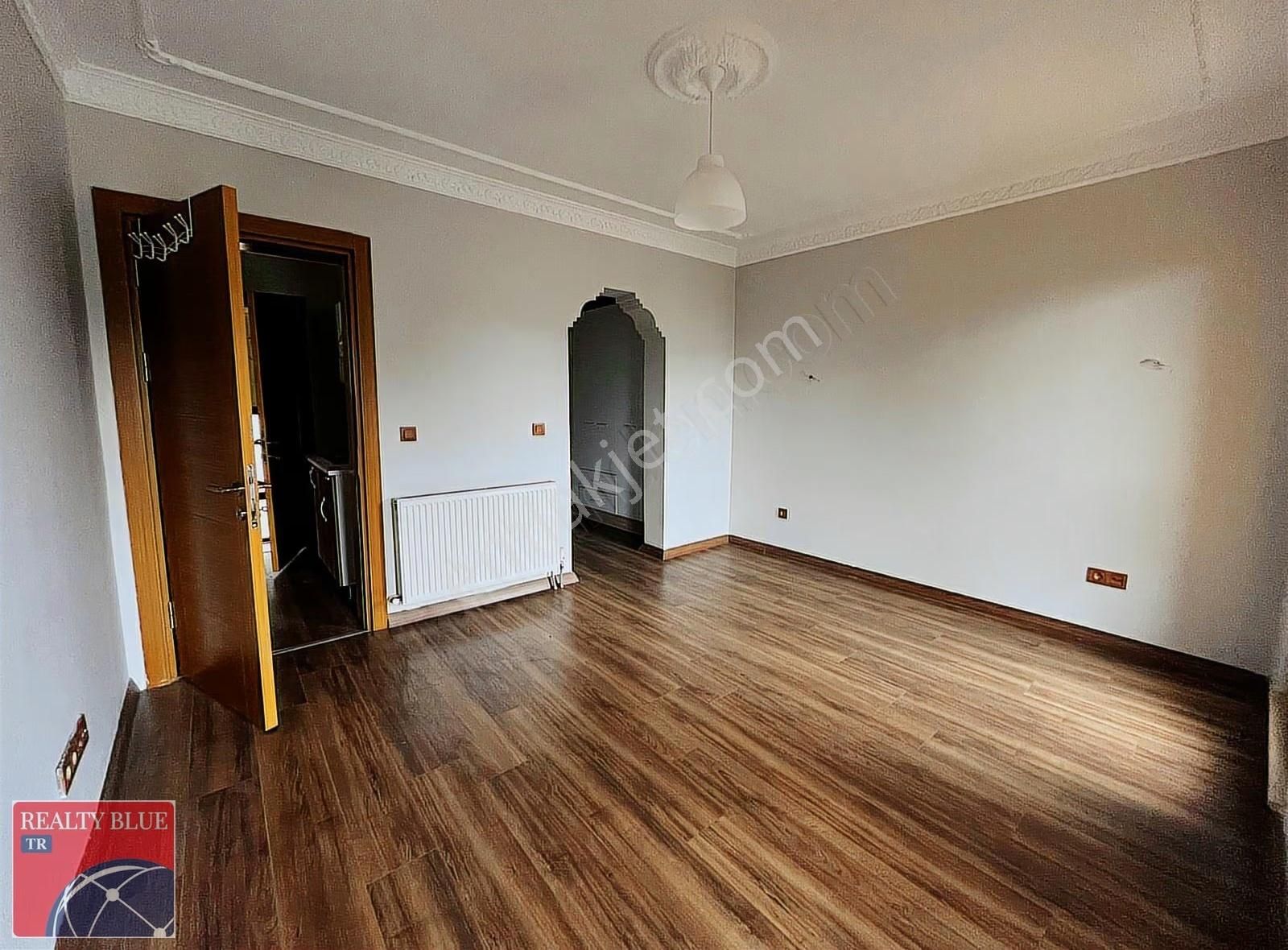 Pendik Lara Teras'ta Kiralık Müstakil Bahçeli Lüks 5+2 Villa - Görsel 24