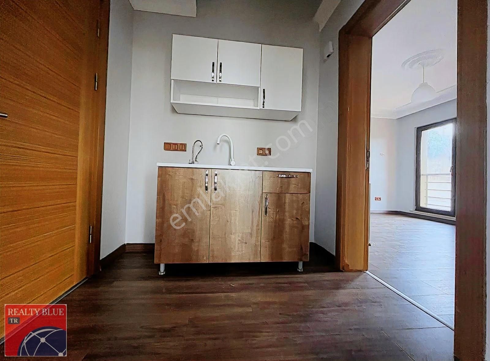 Pendik Lara Teras'ta Kiralık Müstakil Bahçeli Lüks 5+2 Villa - Görsel 12