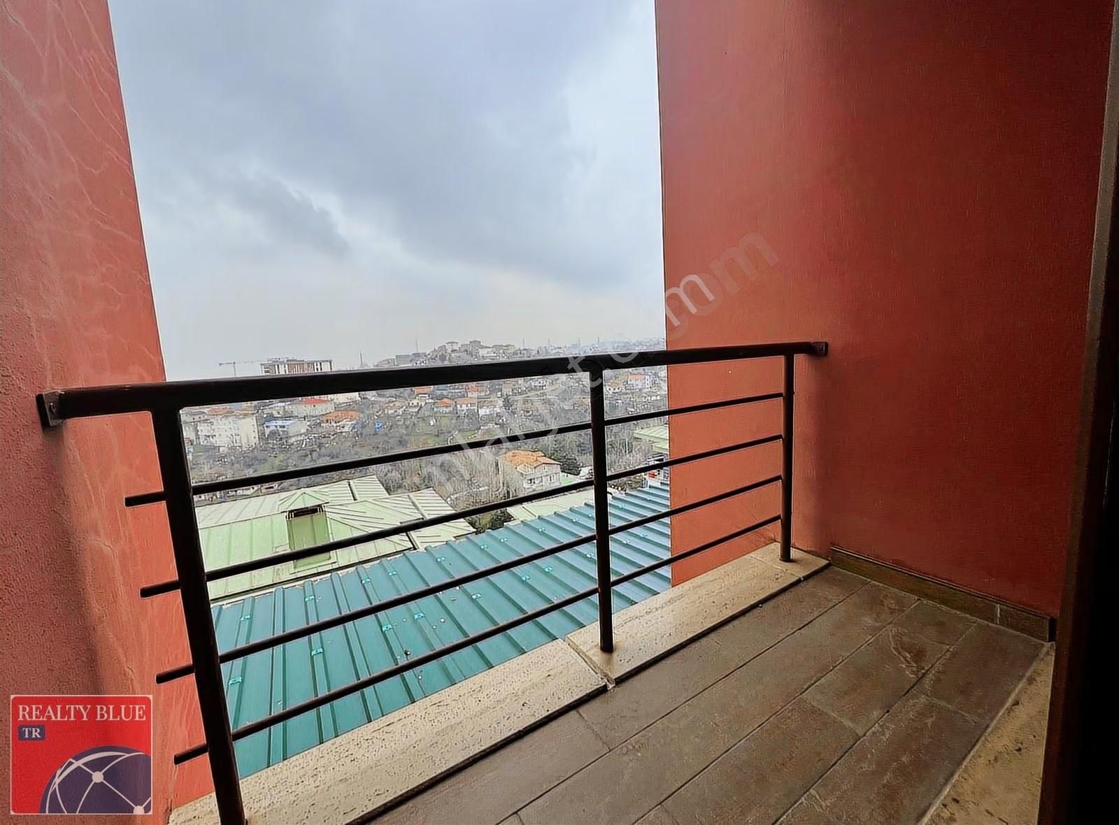 Pendik Lara Teras'ta Kiralık Müstakil Bahçeli Lüks 5+2 Villa - Görsel 13
