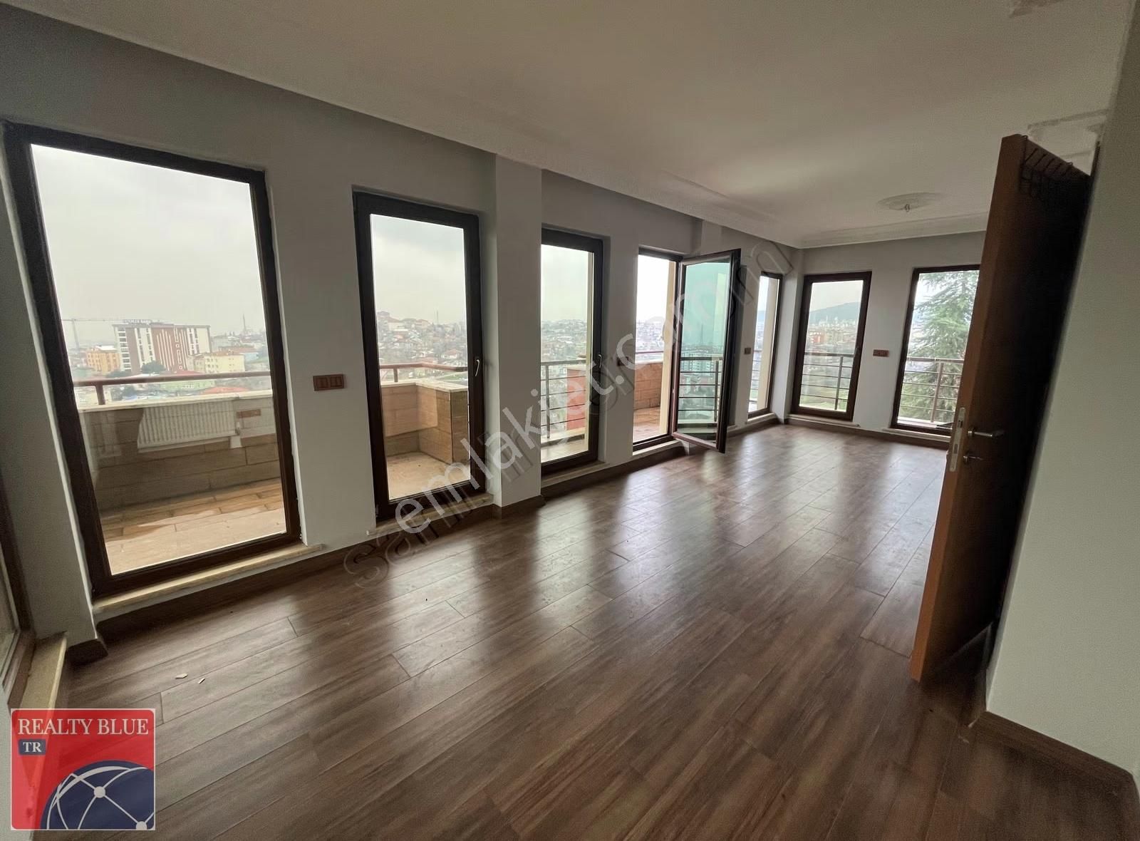 Pendik Lara Teras'ta Satılık Müstakil Bahçeli Lüks 5+2 Villa - Görsel 5