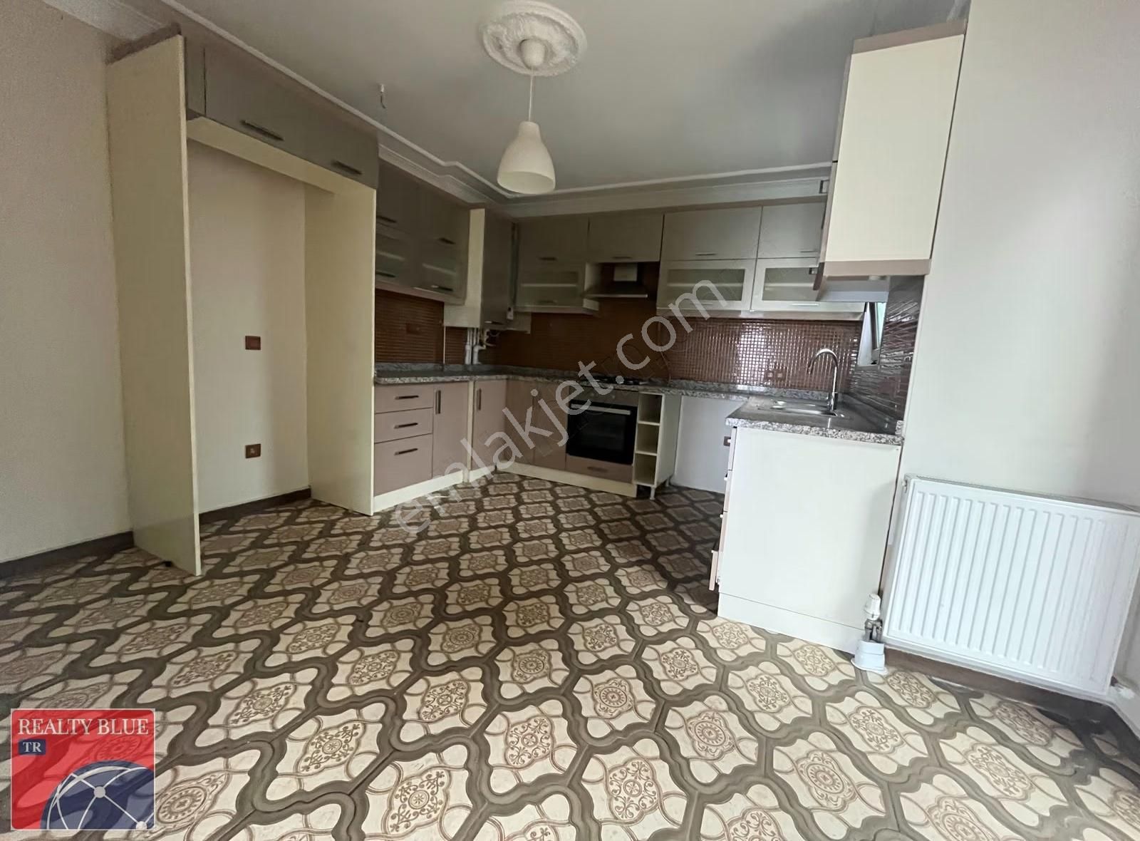 Pendik Lara Teras'ta Satılık Müstakil Bahçeli Lüks 5+2 Villa - Görsel 12