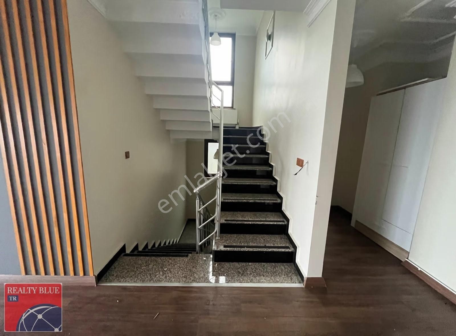 Pendik Lara Teras'ta Satılık Müstakil Bahçeli Lüks 5+2 Villa - Görsel 4