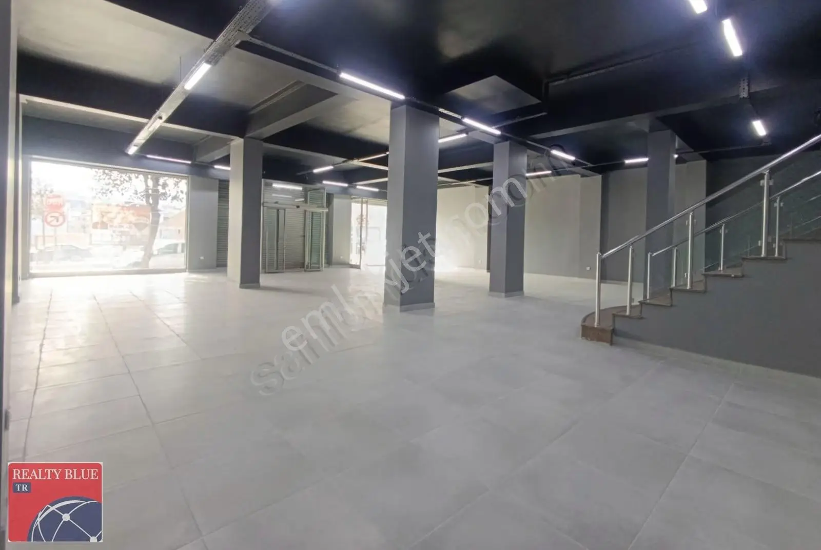 Sultanbeyli Fatih Bulvarında 2000 M2 Kiralık Depo