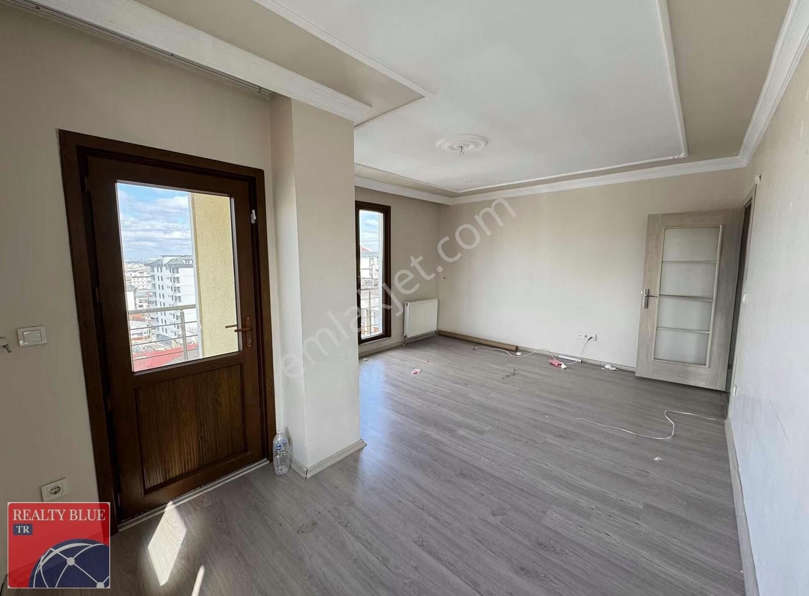 Sultanbeyli Merkezi Konumda Kiralık 4+1 Üst Dubleks Daire