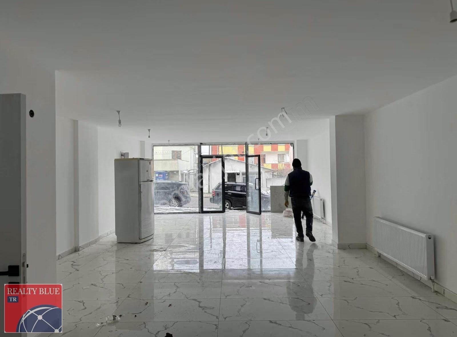 Sultanbeyli'de Cadde Üzeri Kiralık Dükkan 260m²kapalı +150m²açık - Görsel 7