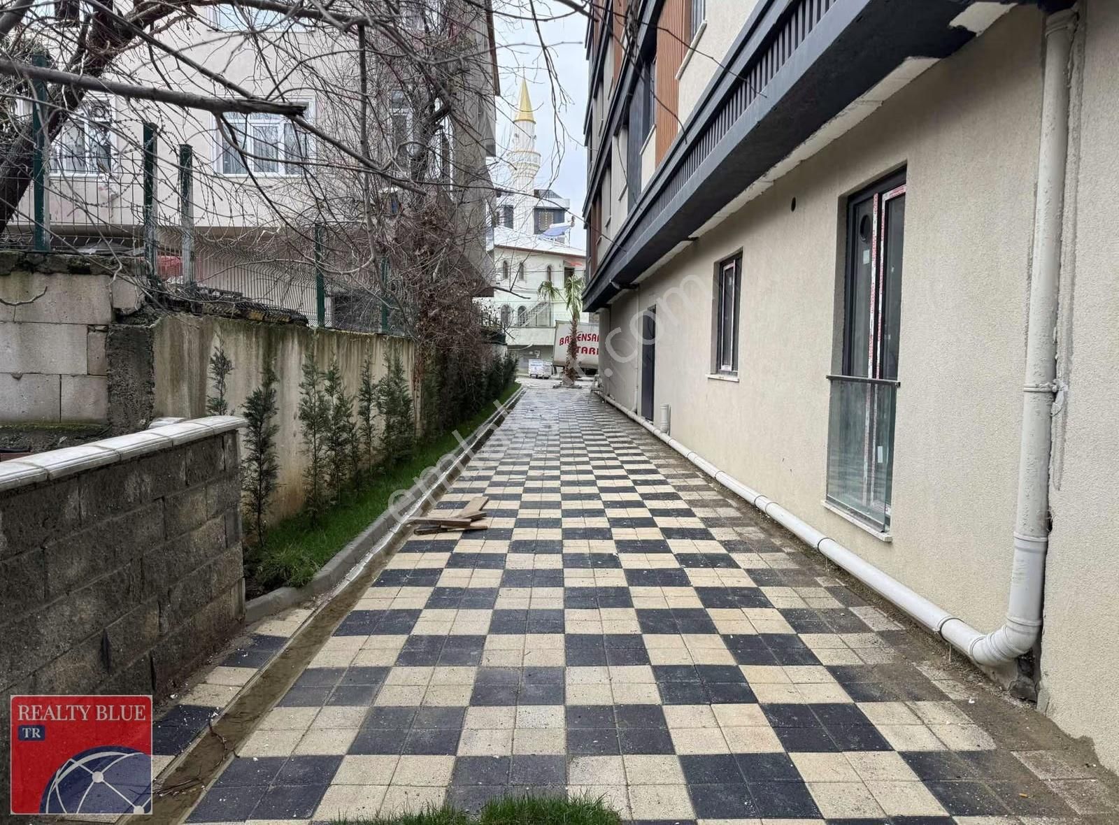 Sultanbeyli'de Cadde Üzeri Kiralık Dükkan 260m²kapalı +150m²açık - Görsel 3