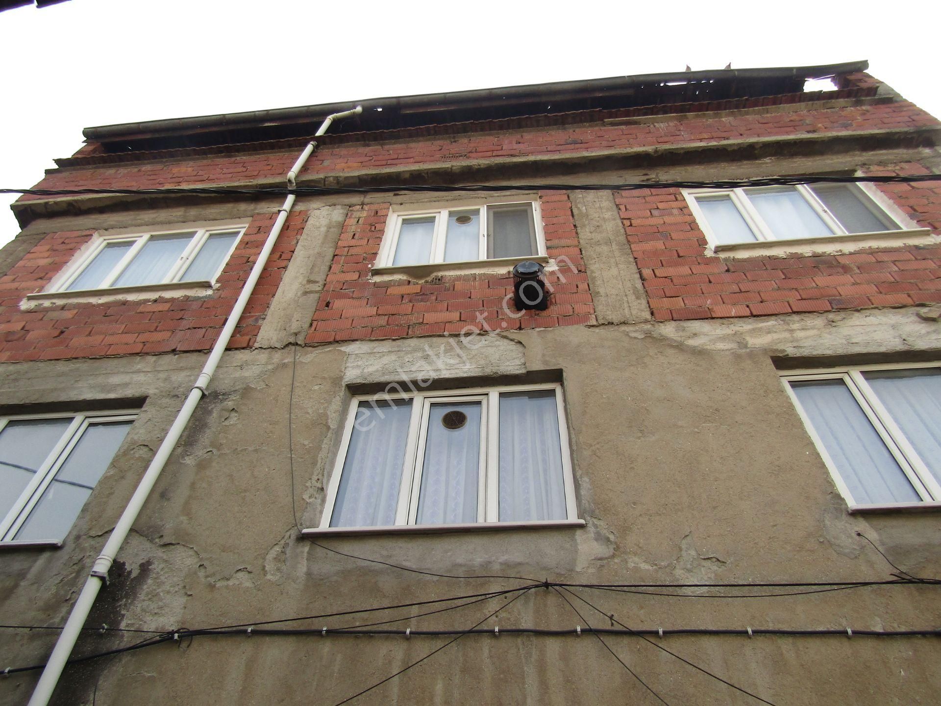 Yıldırımsıracevizler Mh. 200m2(100m2bahçe+100m2bina) 3katlı Binasatılık 6.350.000tl - Görsel 2