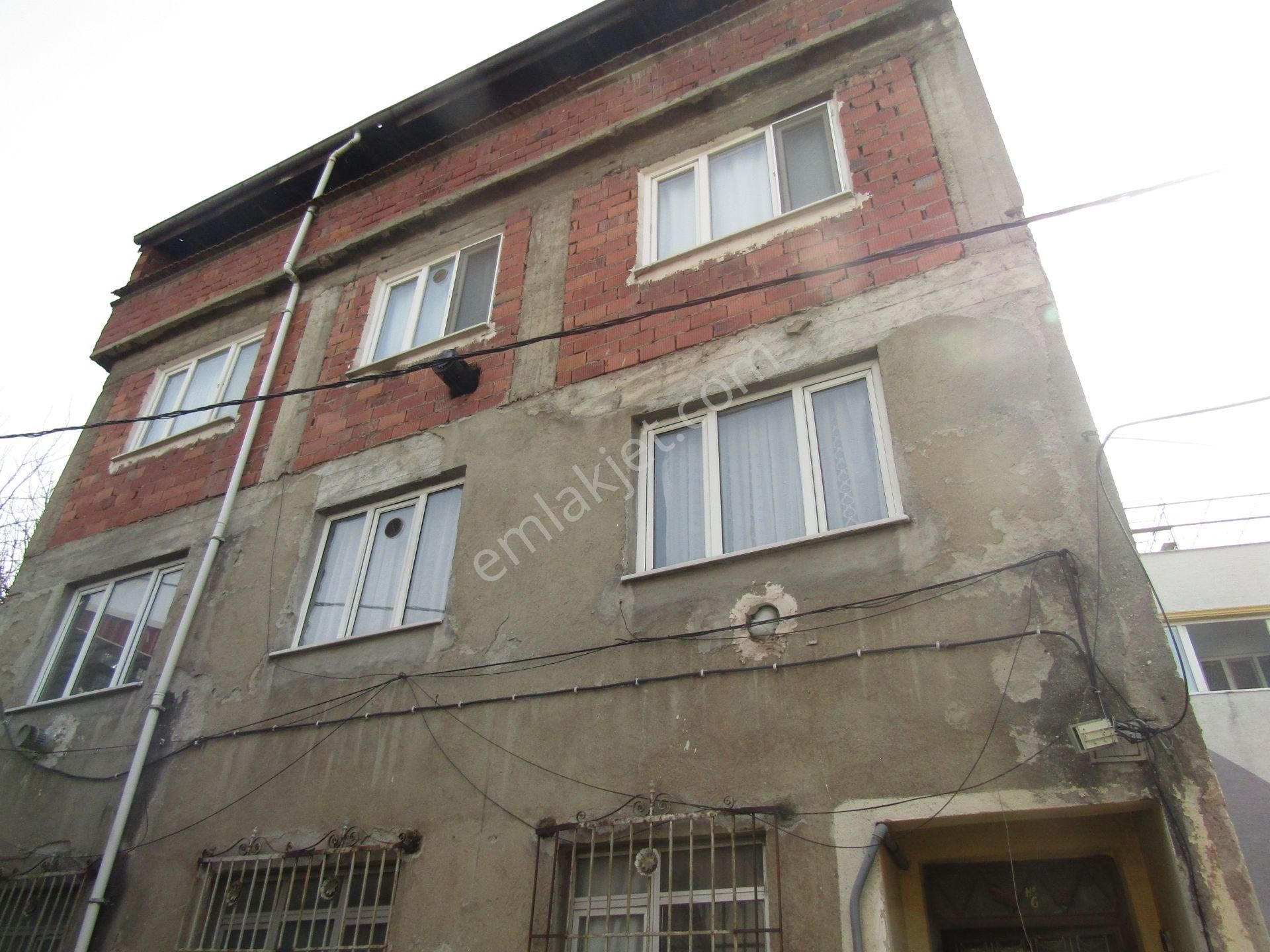 Yıldırımsıracevizler Mh. 200m2(100m2bahçe+100m2bina) 3katlı Binasatılık 6.350.000tl