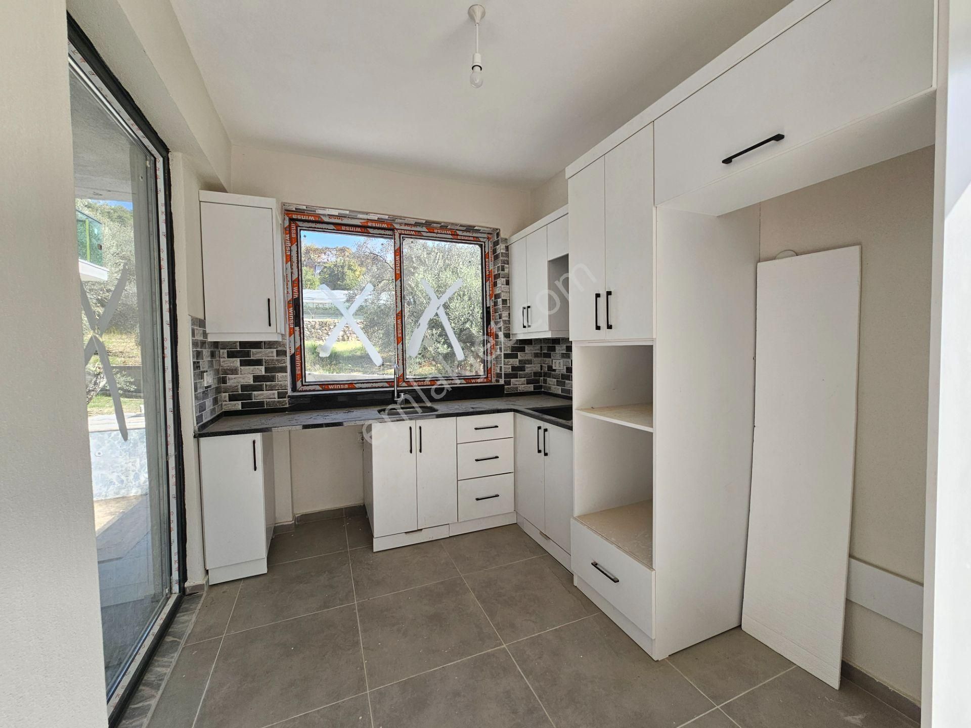 Goldhouse Dan Satılık Yakacıkta Doğayla İç İçe Müstakil Havuzlu Villa