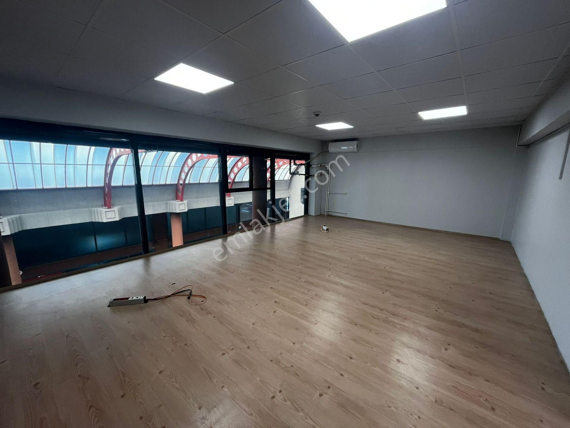 Merkezi Konumda Masrafsız 160 M2 Bölmeli Kiralık İş Yeri