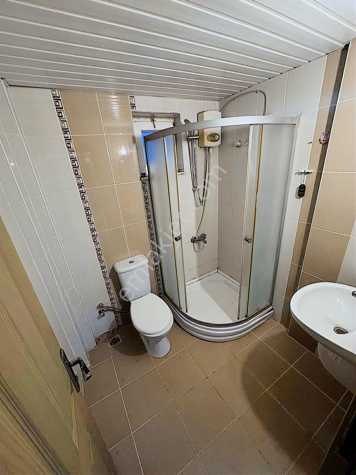 A K Mutludan Ahatlıda Diş Hastanesi Yakını 2+1 Katta Daire - Görsel 14