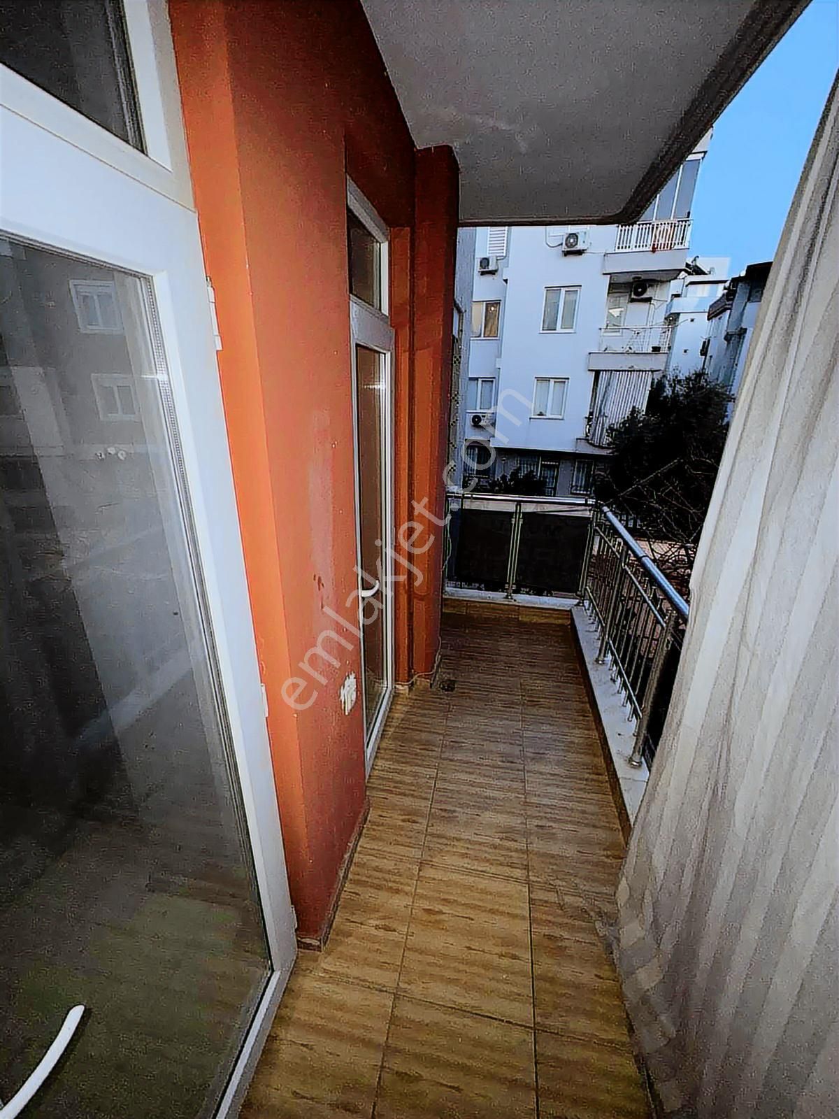 A K Mutludan Ahatlıda Diş Hastanesi Yakını 2+1 Katta Daire - Görsel 21