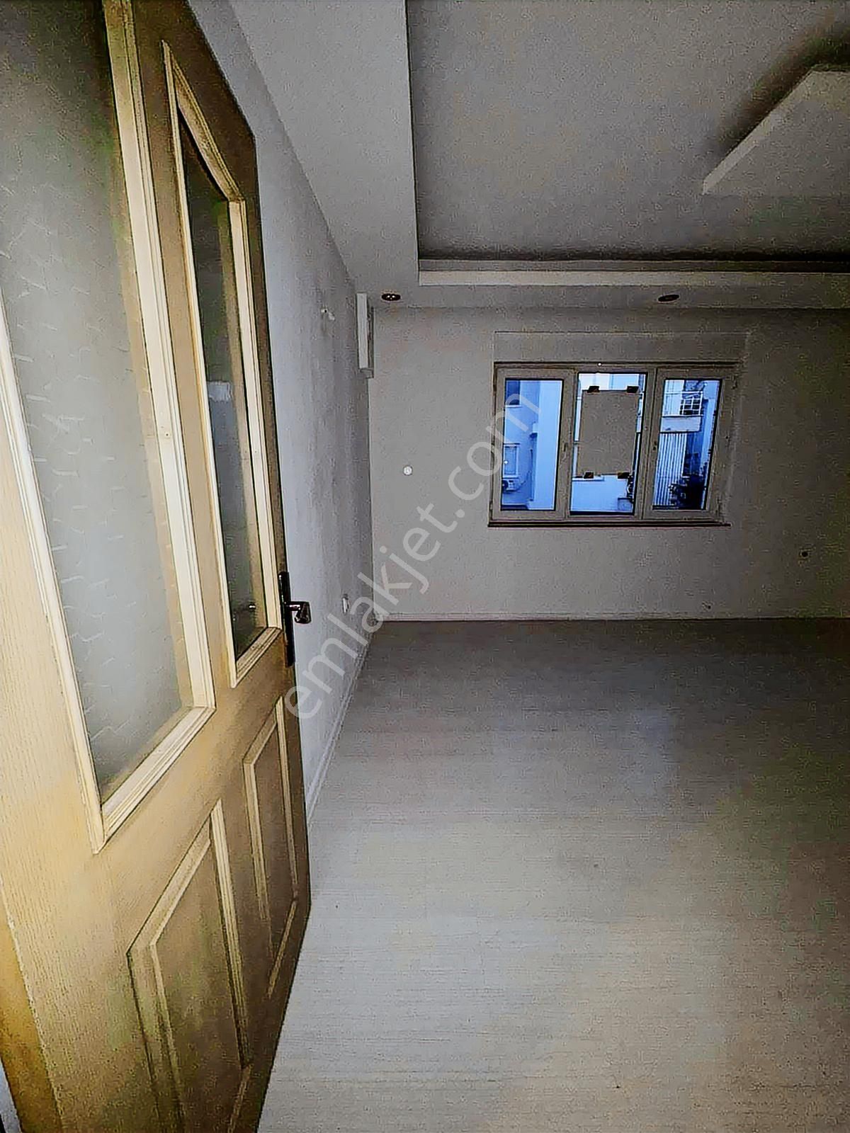 A K Mutludan Ahatlıda Diş Hastanesi Yakını 2+1 Katta Daire - Görsel 4