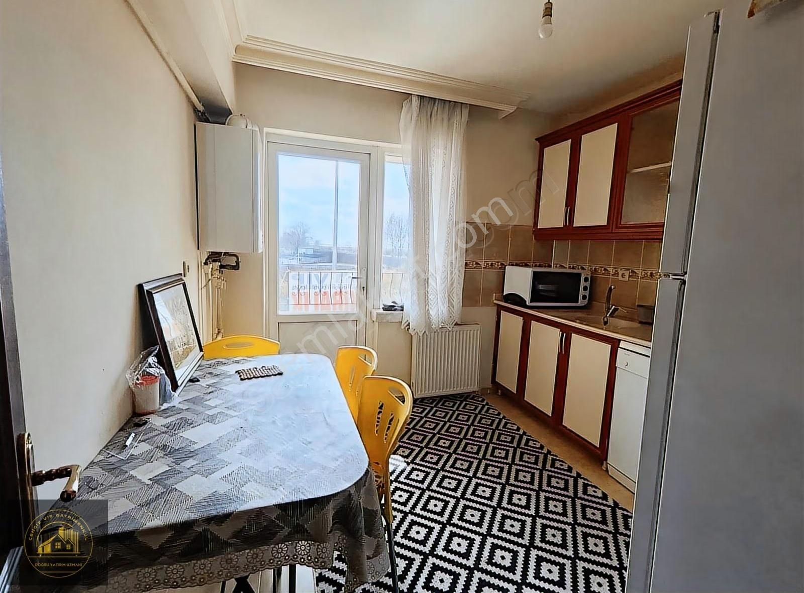 Göl Manzaralı Eşyalı Kiralık 3+1 Daire - Görsel 3